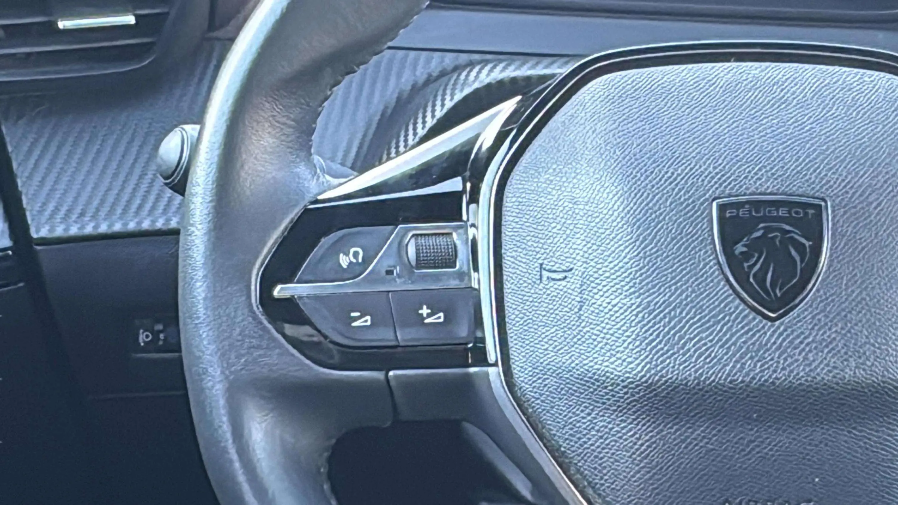 Peugeot 2008 Allure PureTech 100 - foto 15