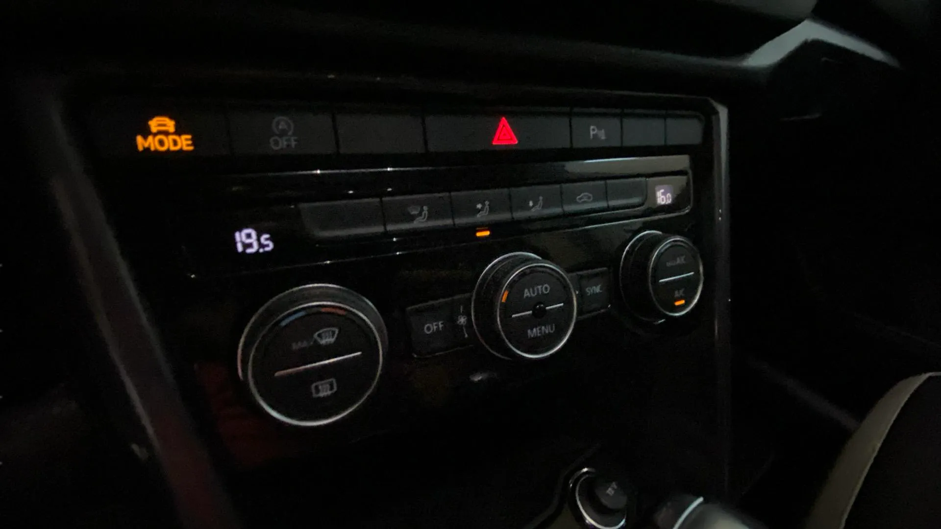Volkswagen T-Roc Sport 2.0 TDI DSG - foto 11