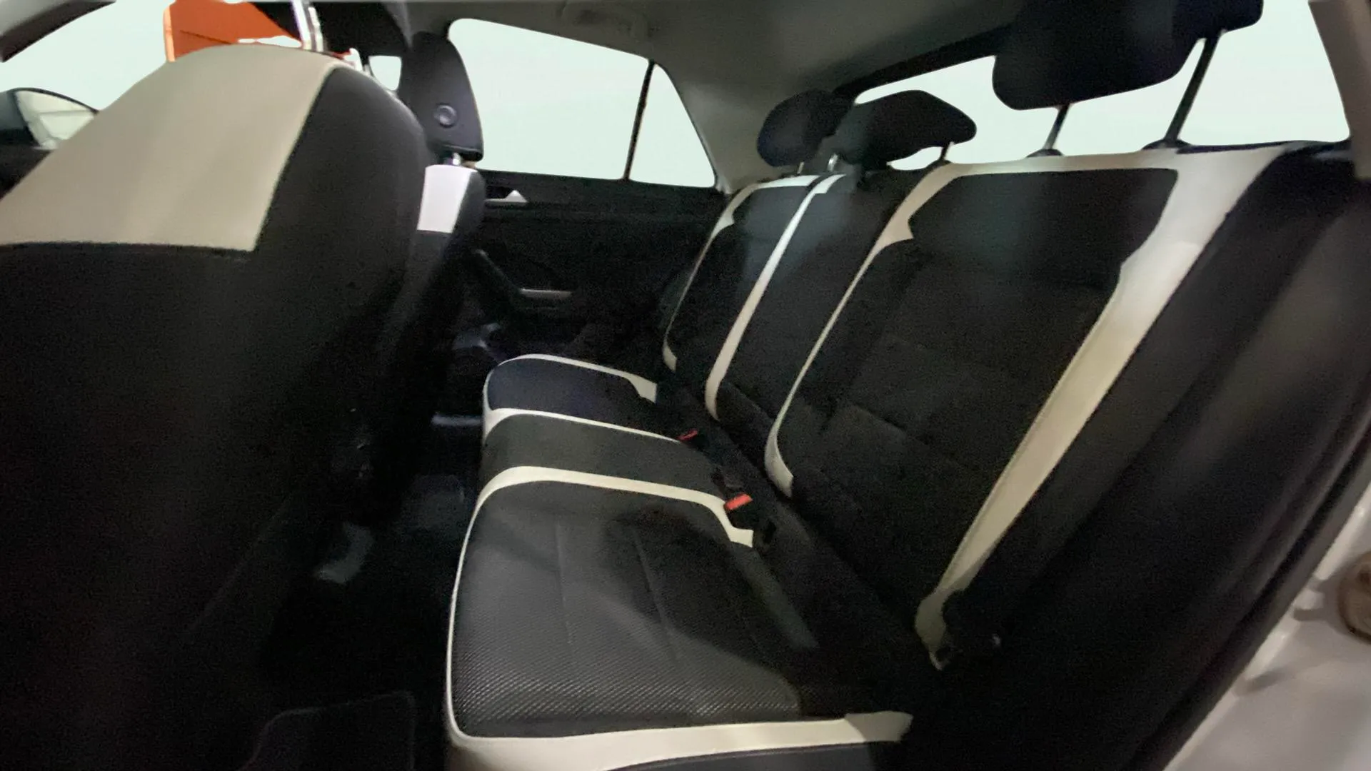 Volkswagen T-Roc Sport 2.0 TDI DSG - foto 17