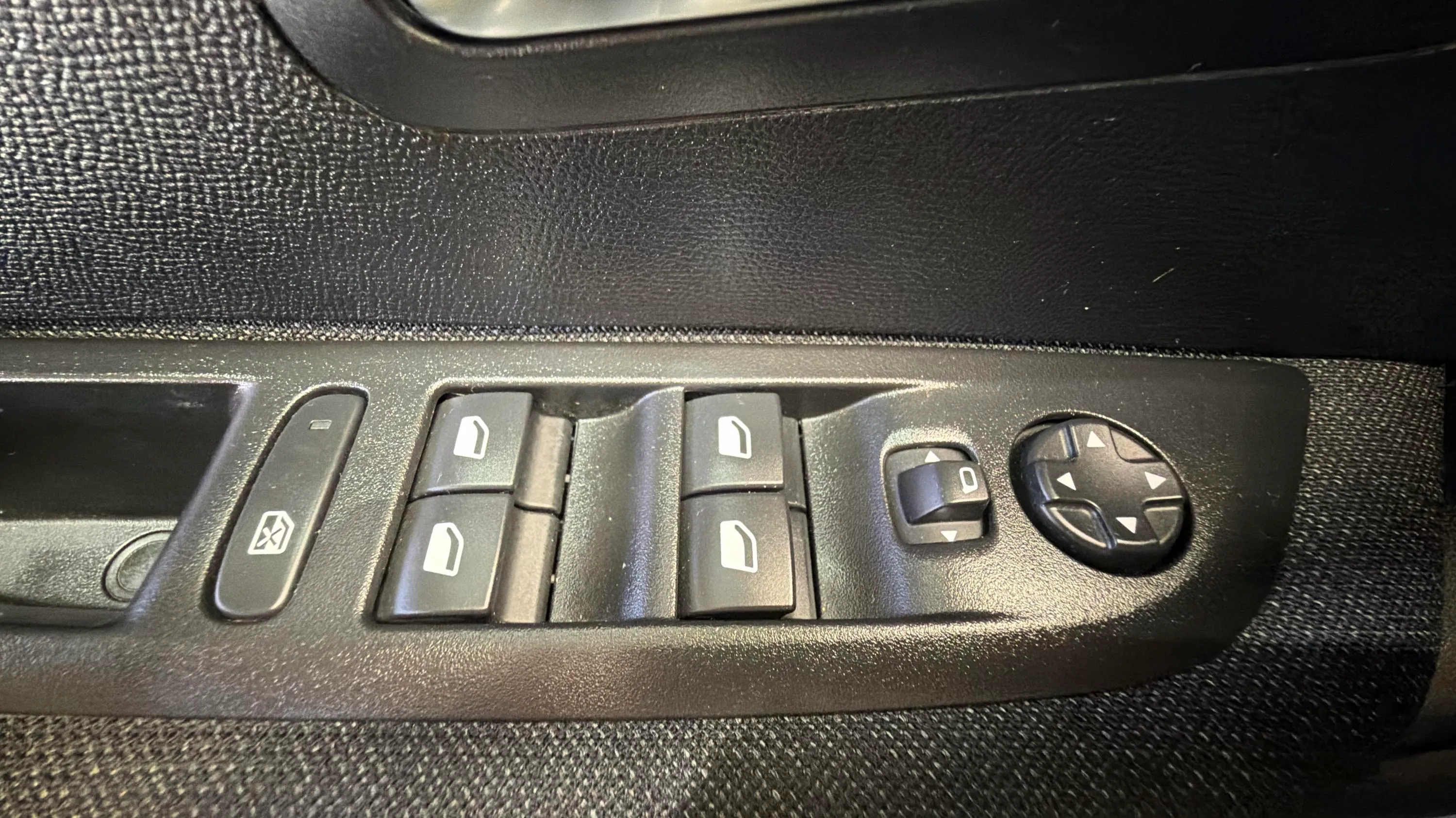Peugeot 208 Allure Hybrid 110 eDCS6 - foto 17