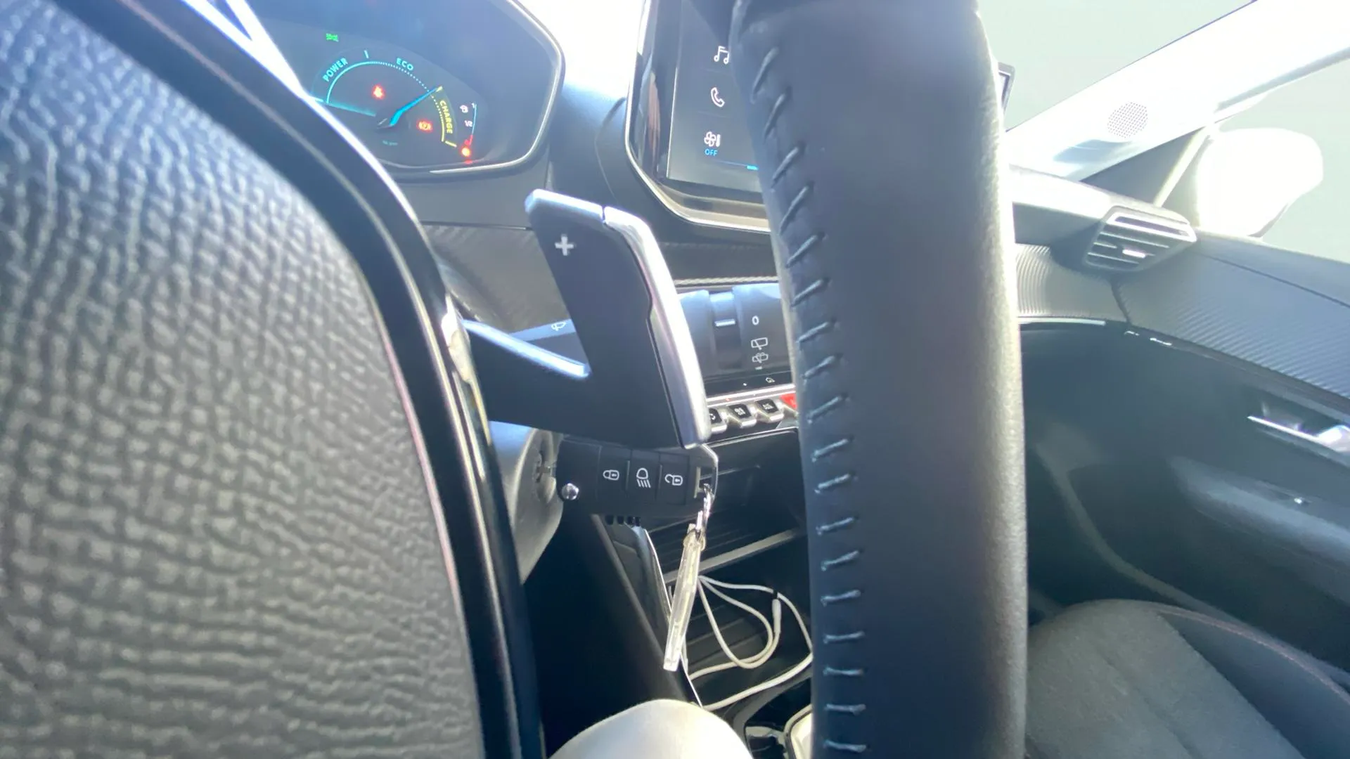 Peugeot 208 Style Hybrid 110 eDCS6 - foto 17
