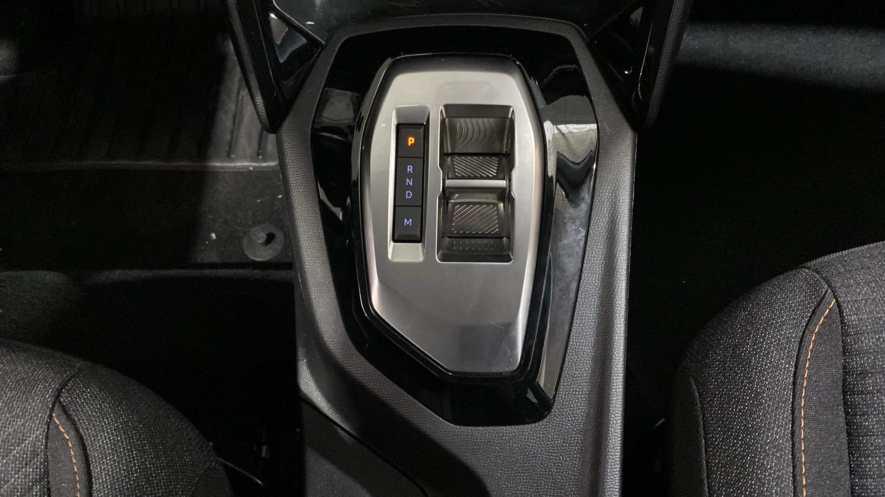 Peugeot 208 Style Hybrid 110 eDCS6 - foto 28