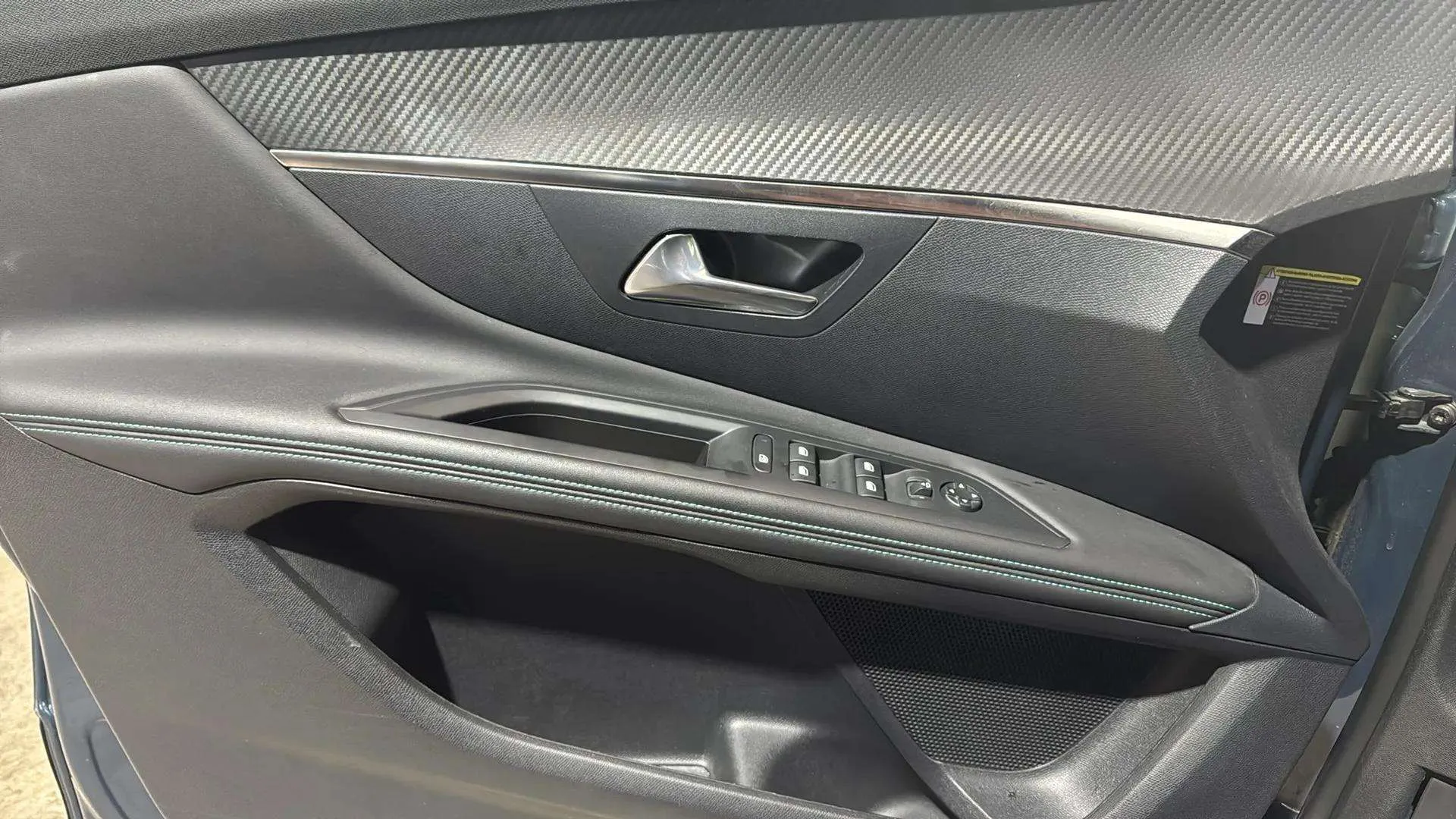Peugeot 3008 1.2 PureTech Allure Pack - foto 24