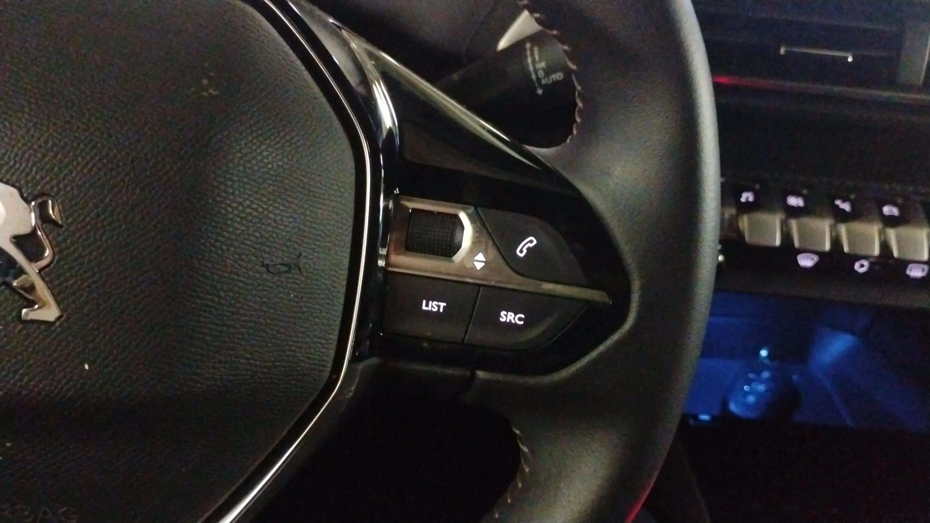 Peugeot 3008 1.2 PureTech Allure Pack - foto 11