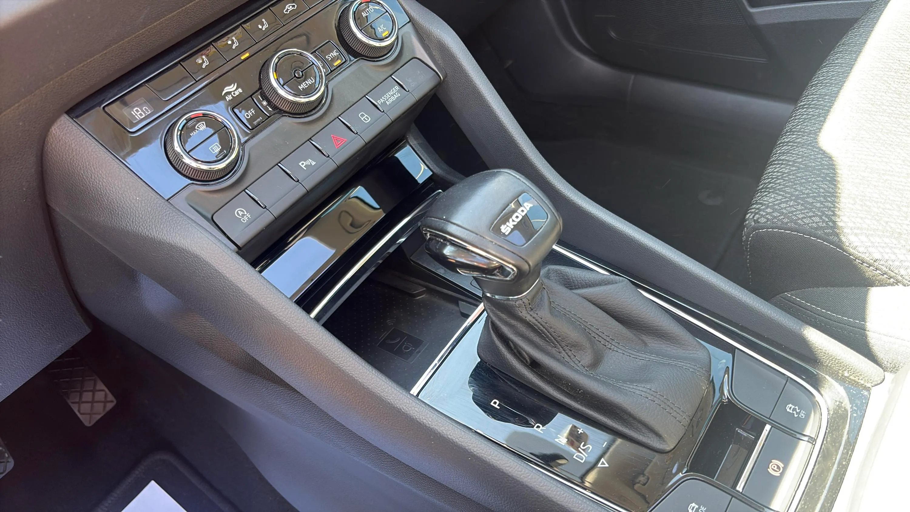 Škoda Karoq 1.5 TSI DSG ACT Ambition - foto 17