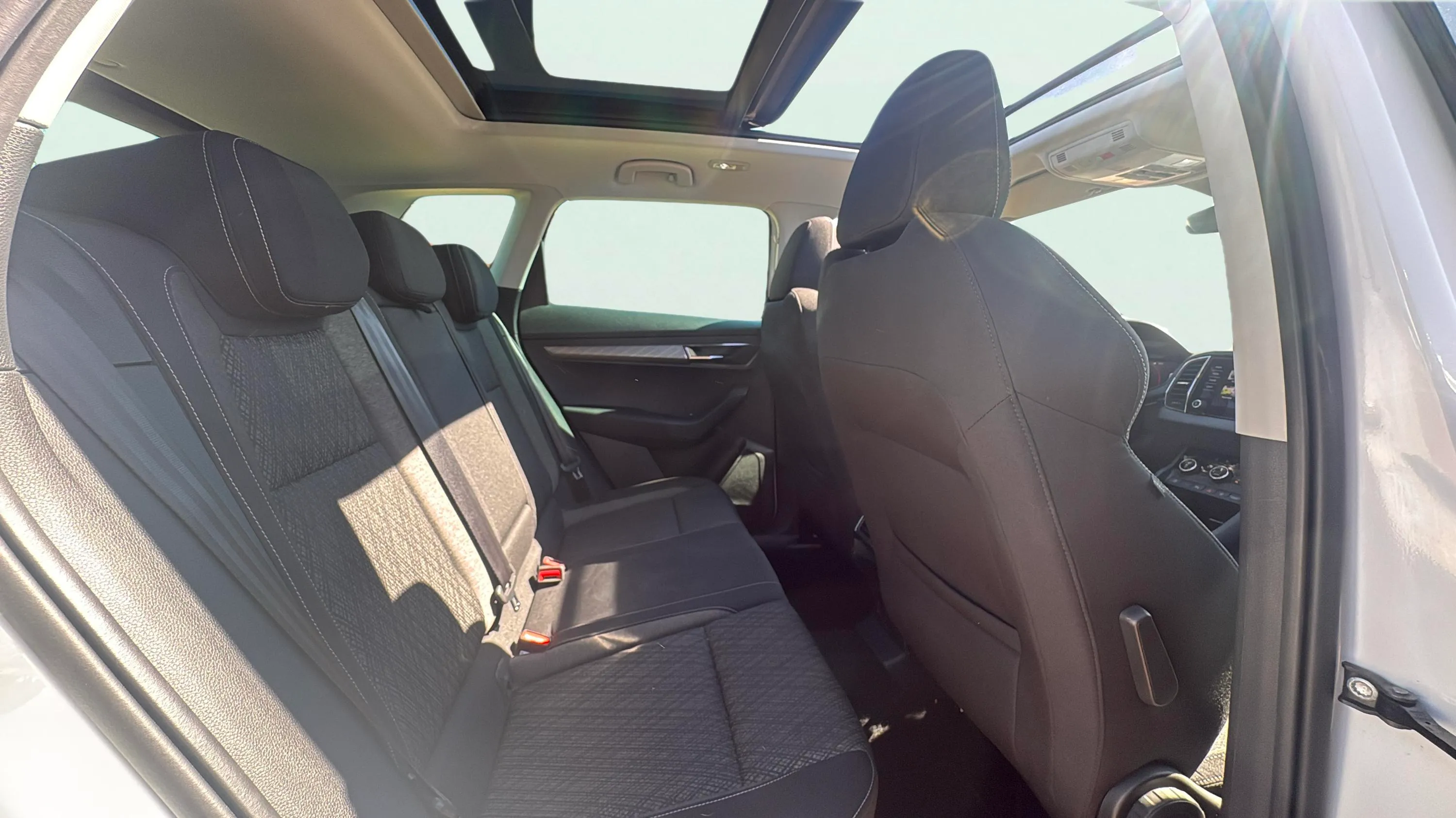Škoda Karoq 1.5 TSI DSG ACT Ambition - foto 19