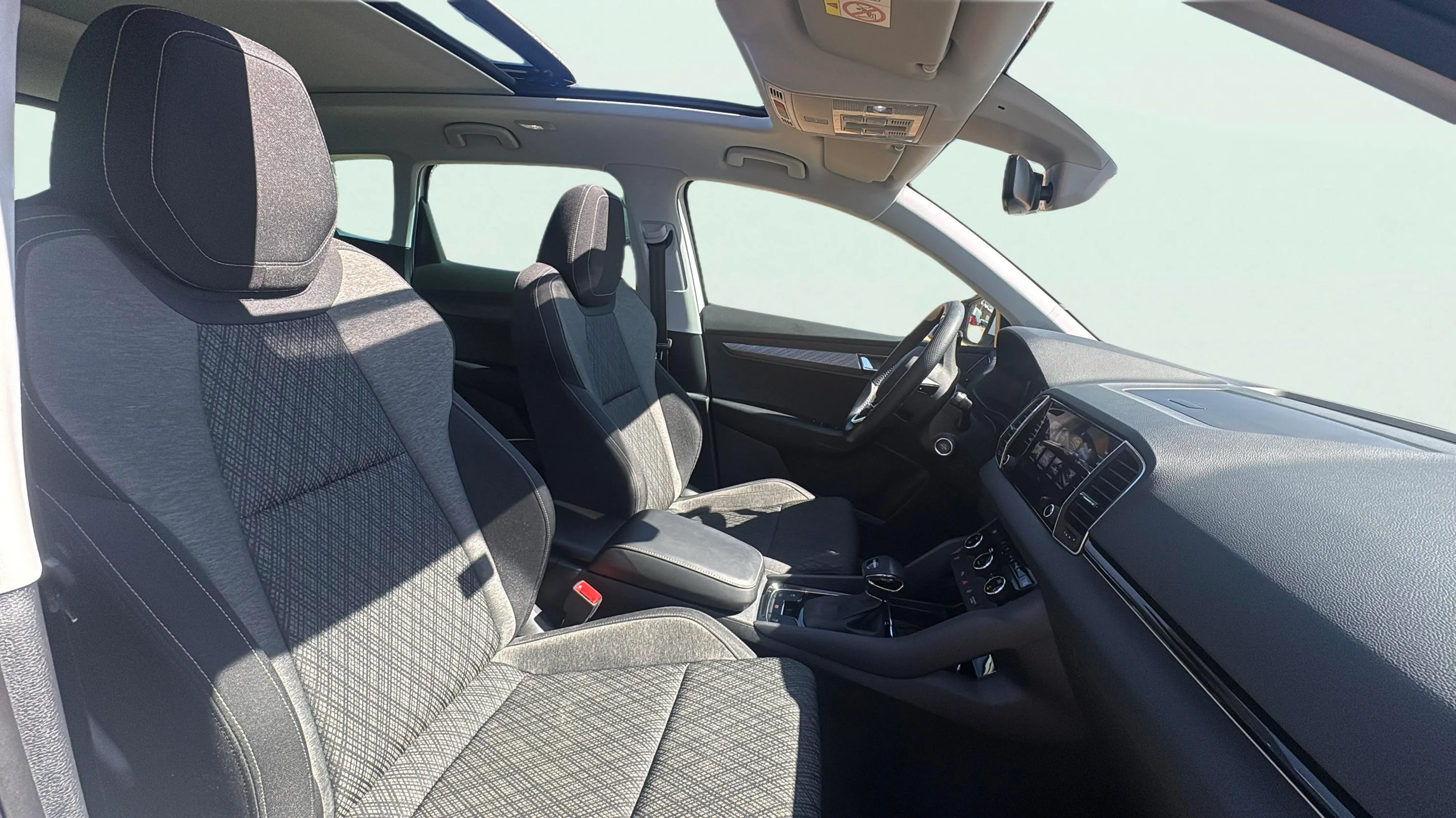 Škoda Karoq 1.5 TSI DSG ACT Ambition - foto 18