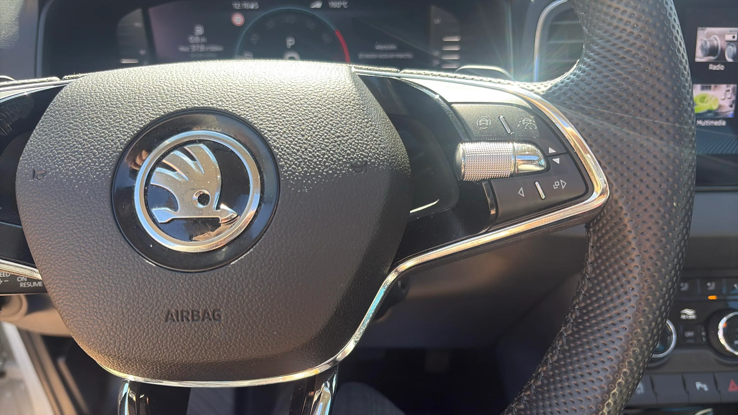 Škoda Karoq 1.5 TSI DSG ACT Ambition - foto 13