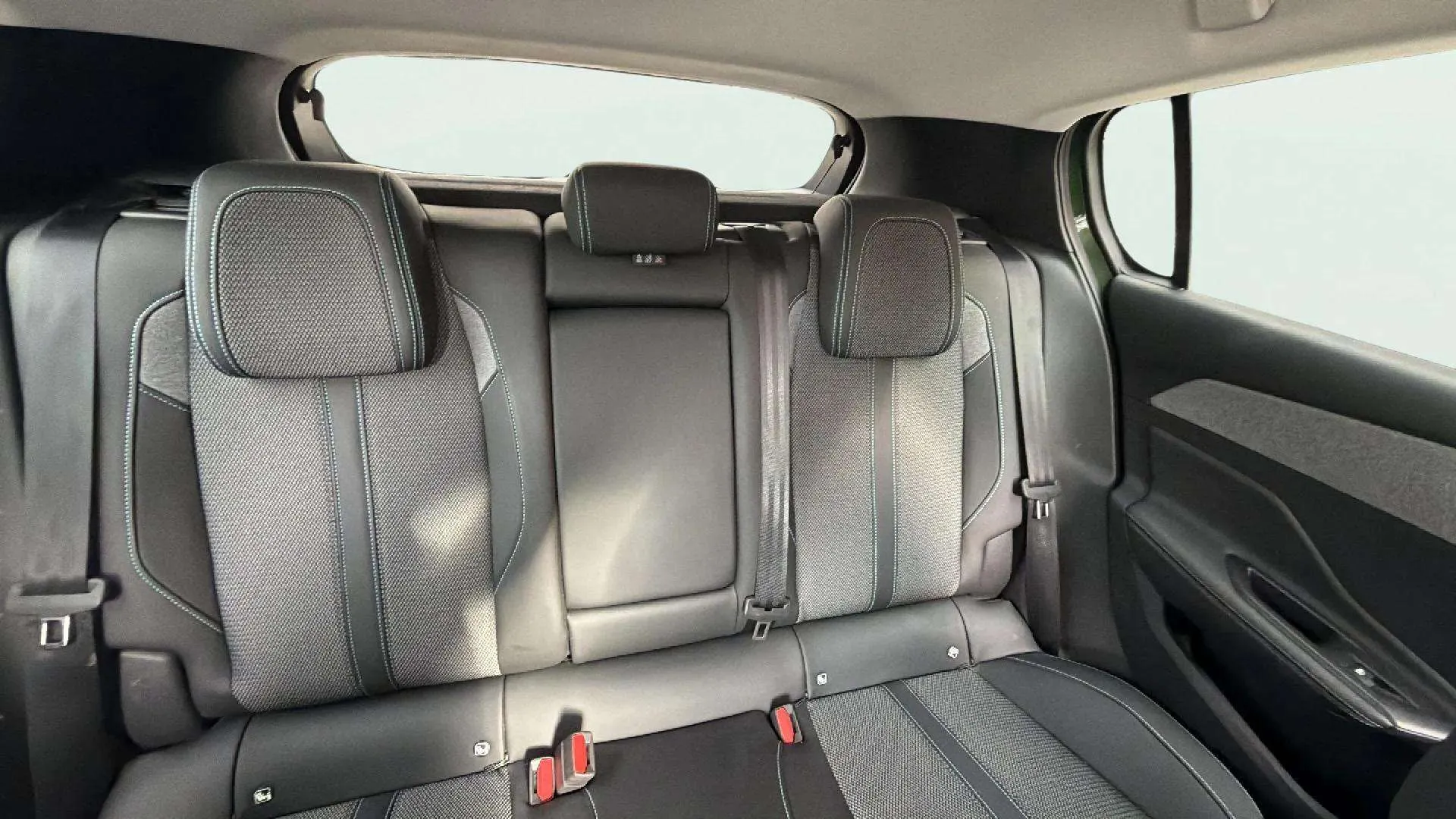 Peugeot 308 Allure PureTech 130 - foto 12
