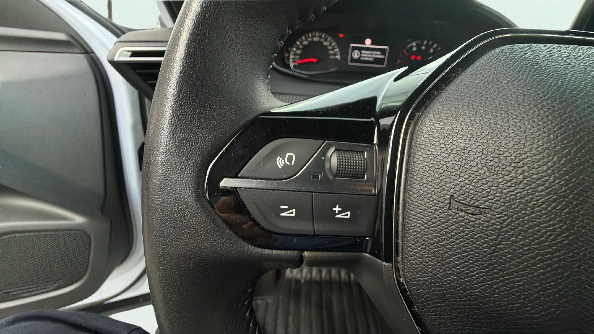 Peugeot 2008 Active PureTech 100 - foto 19