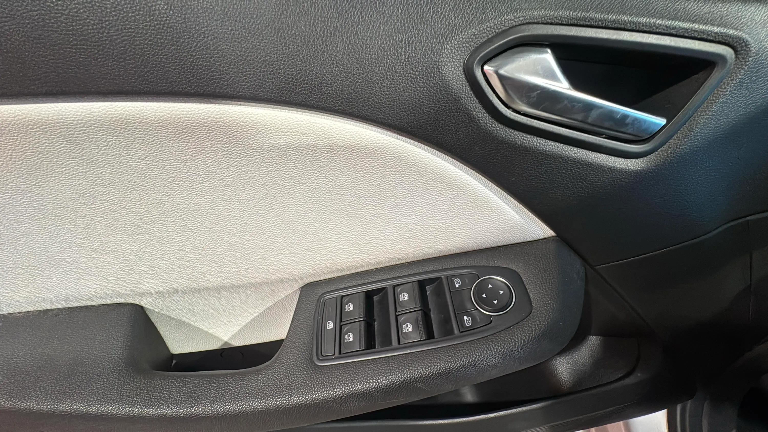 Renault Clio Techno TCe 90 - foto 23