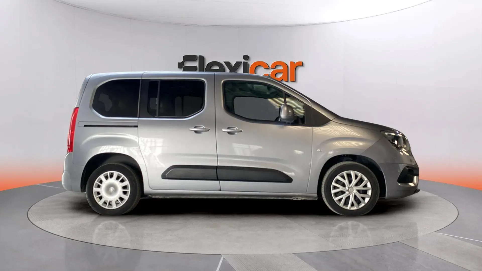 Opel Combo 1.5 TD Innovation L Aut - foto 3