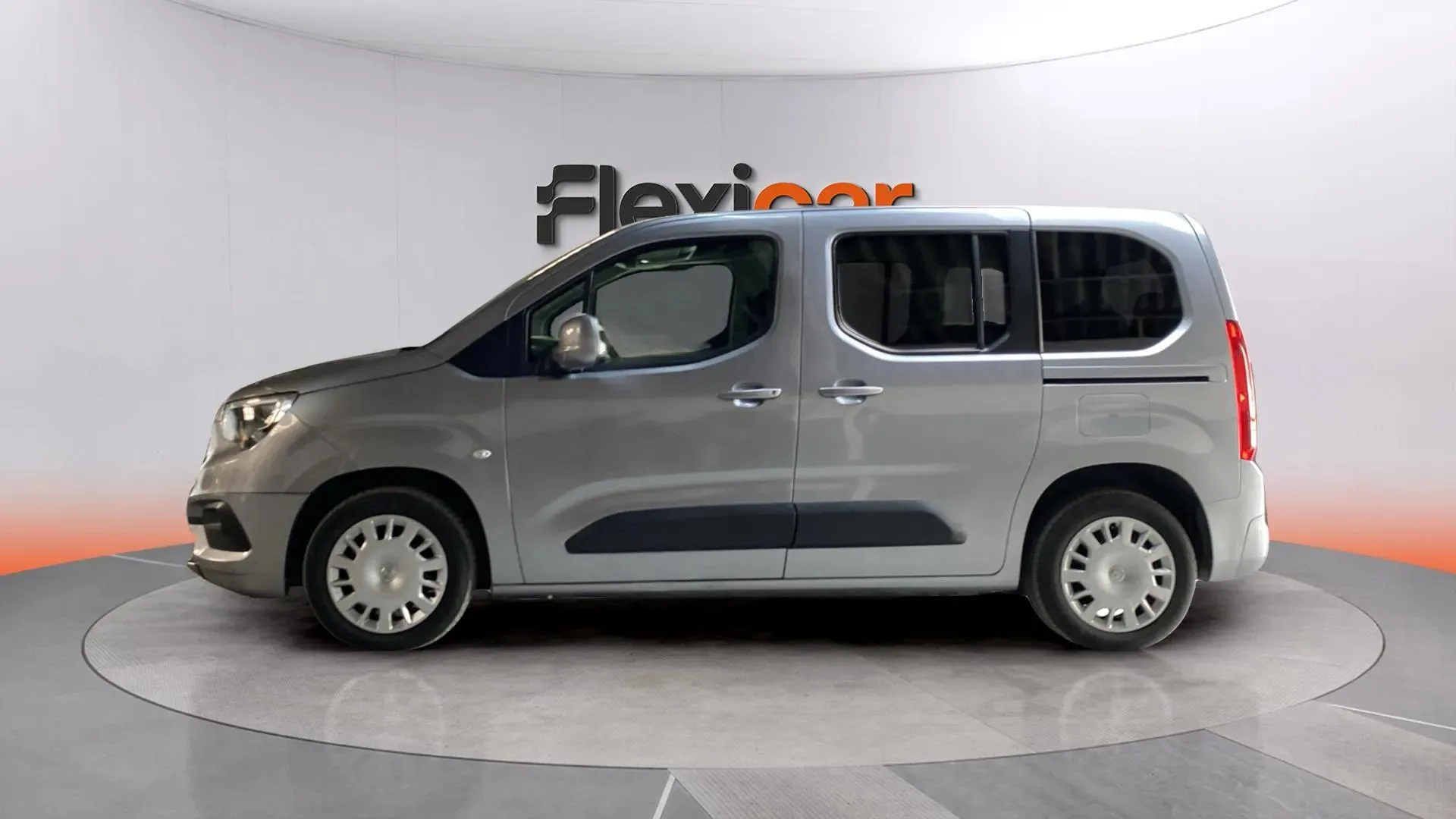 Opel Combo 1.5 TD Innovation L Aut - foto 4