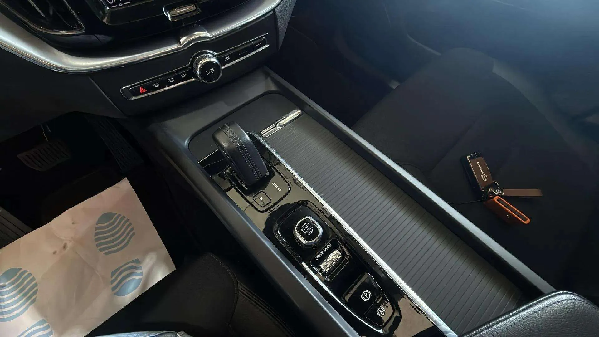 Volvo XC60 2.0 T8 AWD Momentum - foto 14