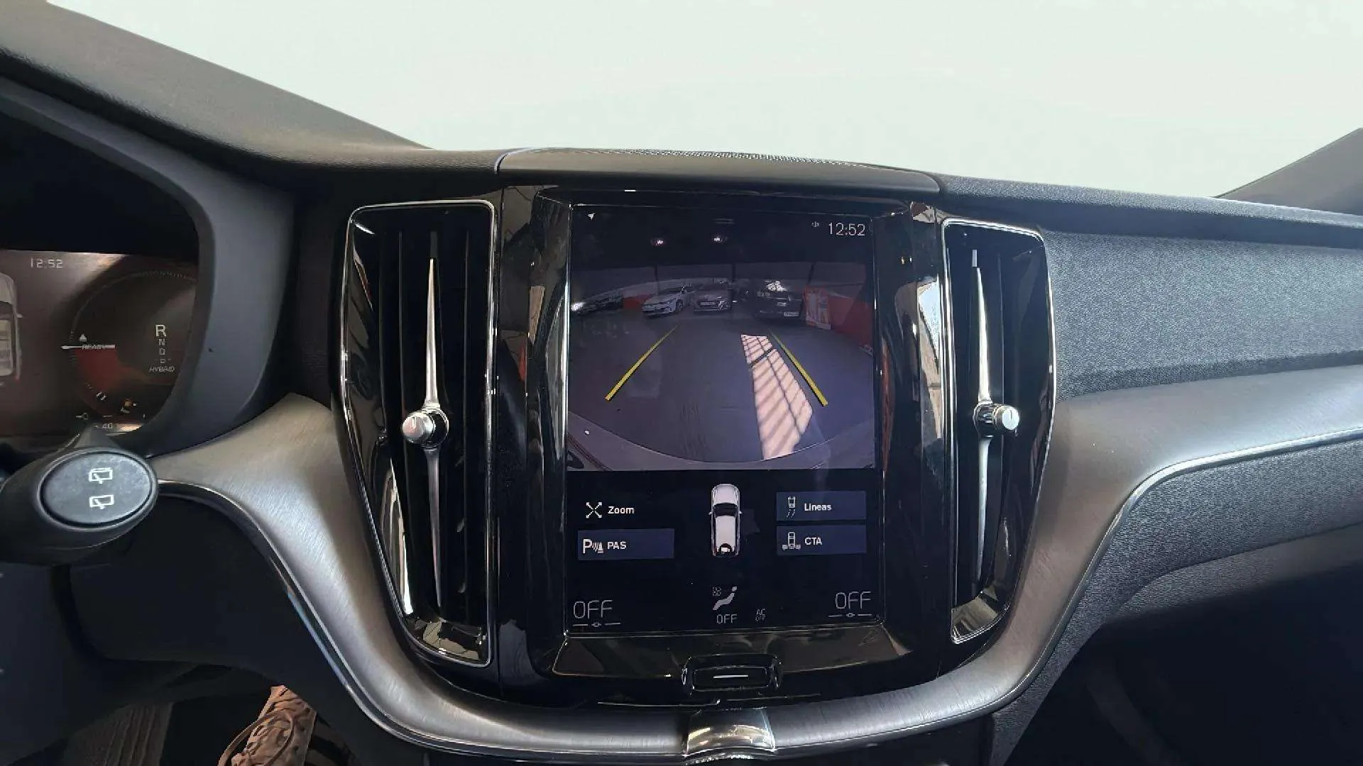 Volvo XC60 2.0 T8 AWD Momentum - foto 16