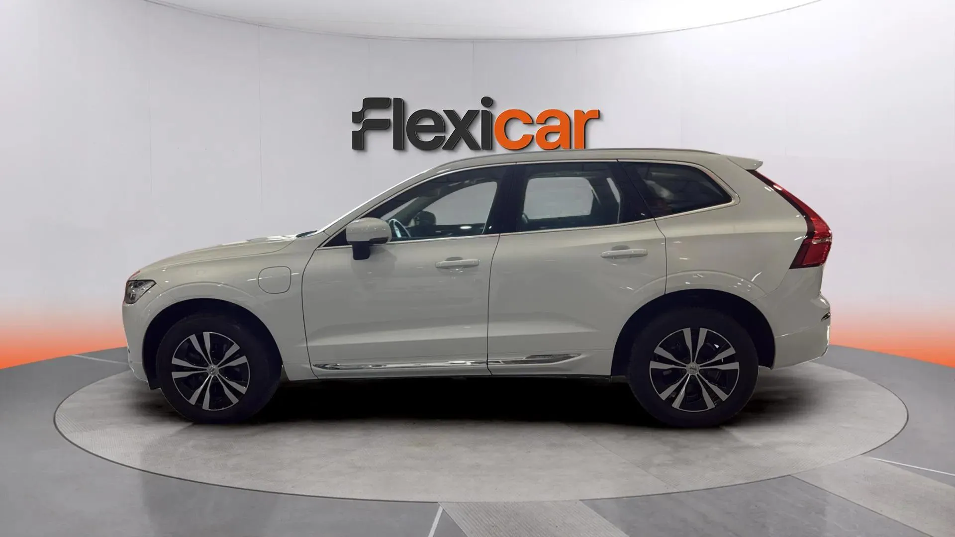 Volvo XC60 2.0 T8 AWD Momentum - foto 4