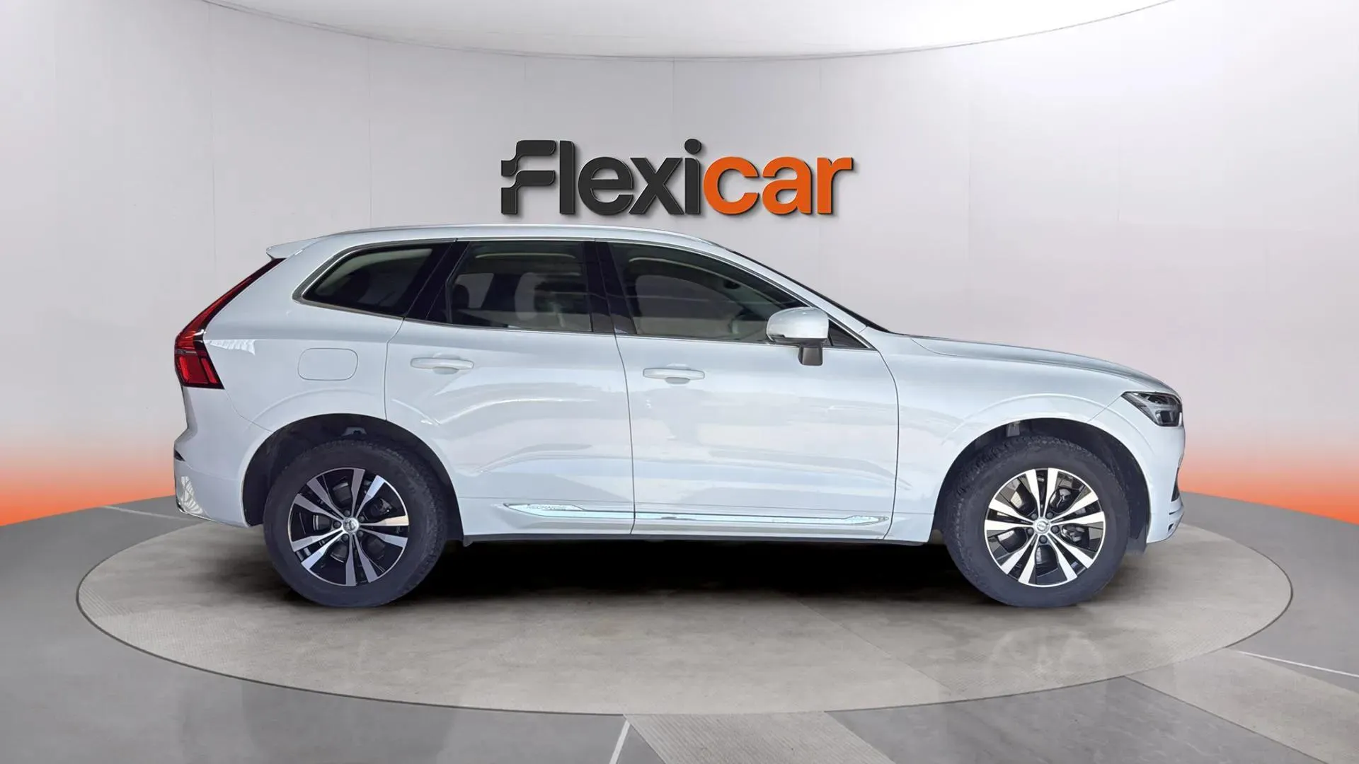 Volvo XC60 2.0 T8 AWD Momentum - foto 3
