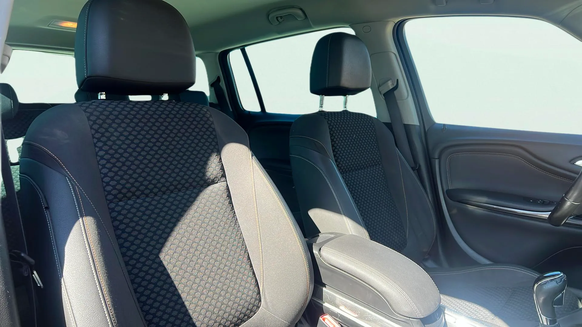 Opel Zafira 1.4 T Excellence 18+ - foto 17