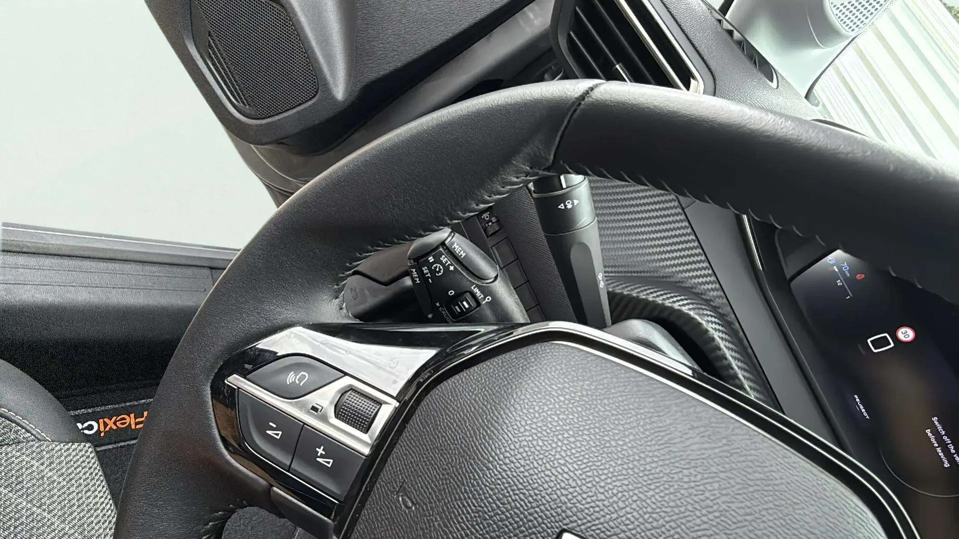 Peugeot 208 Allure Gasolina 100 - foto 15