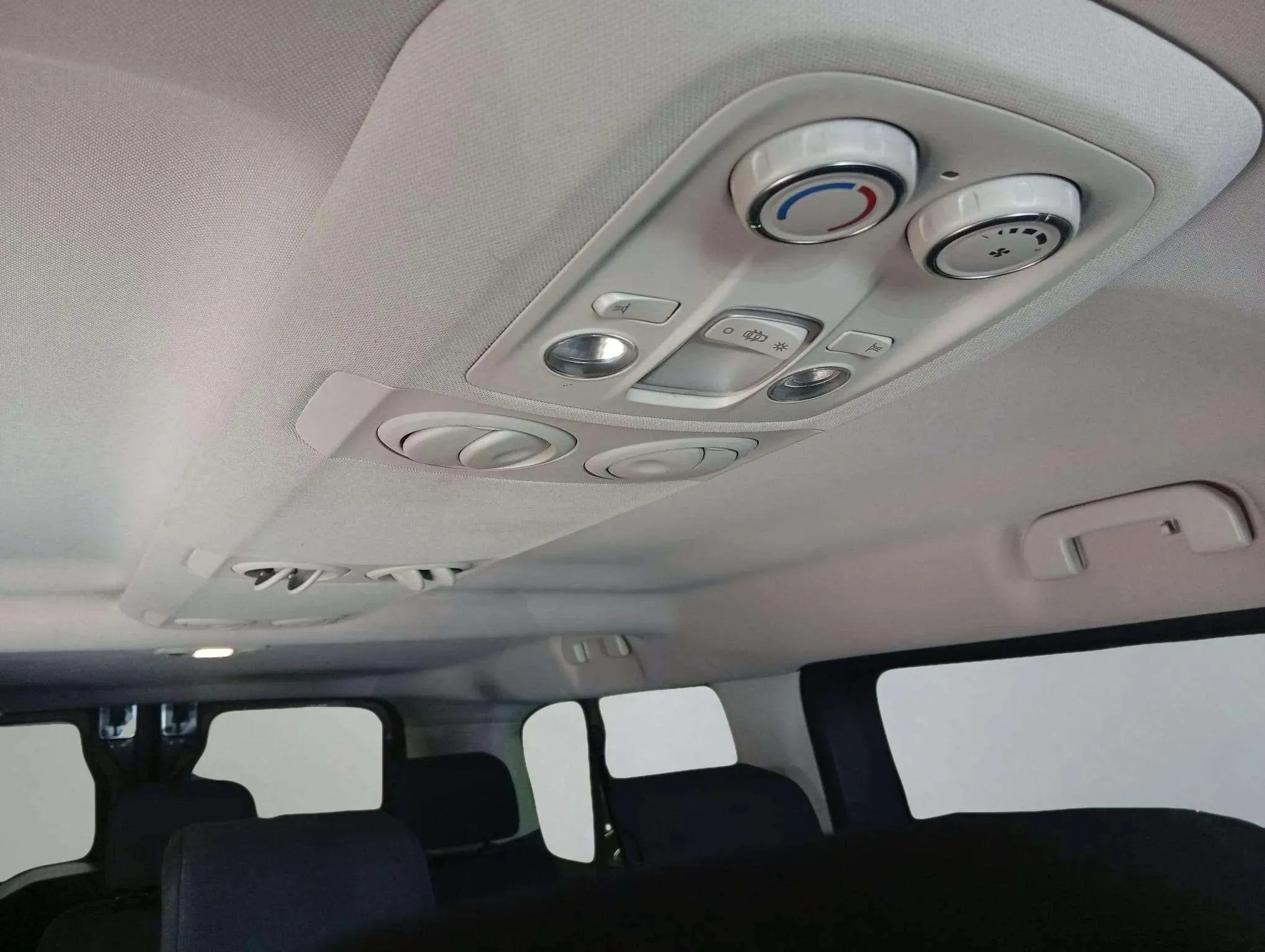 Peugeot Traveller Business 1.6 BlueHDi (115) Standard - foto 12
