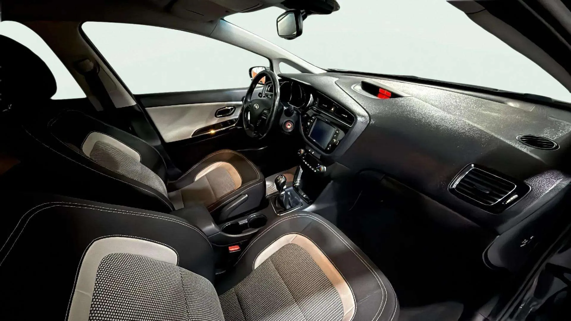 Kia Ceed 1.4 CRDi WGT Drive - foto 12
