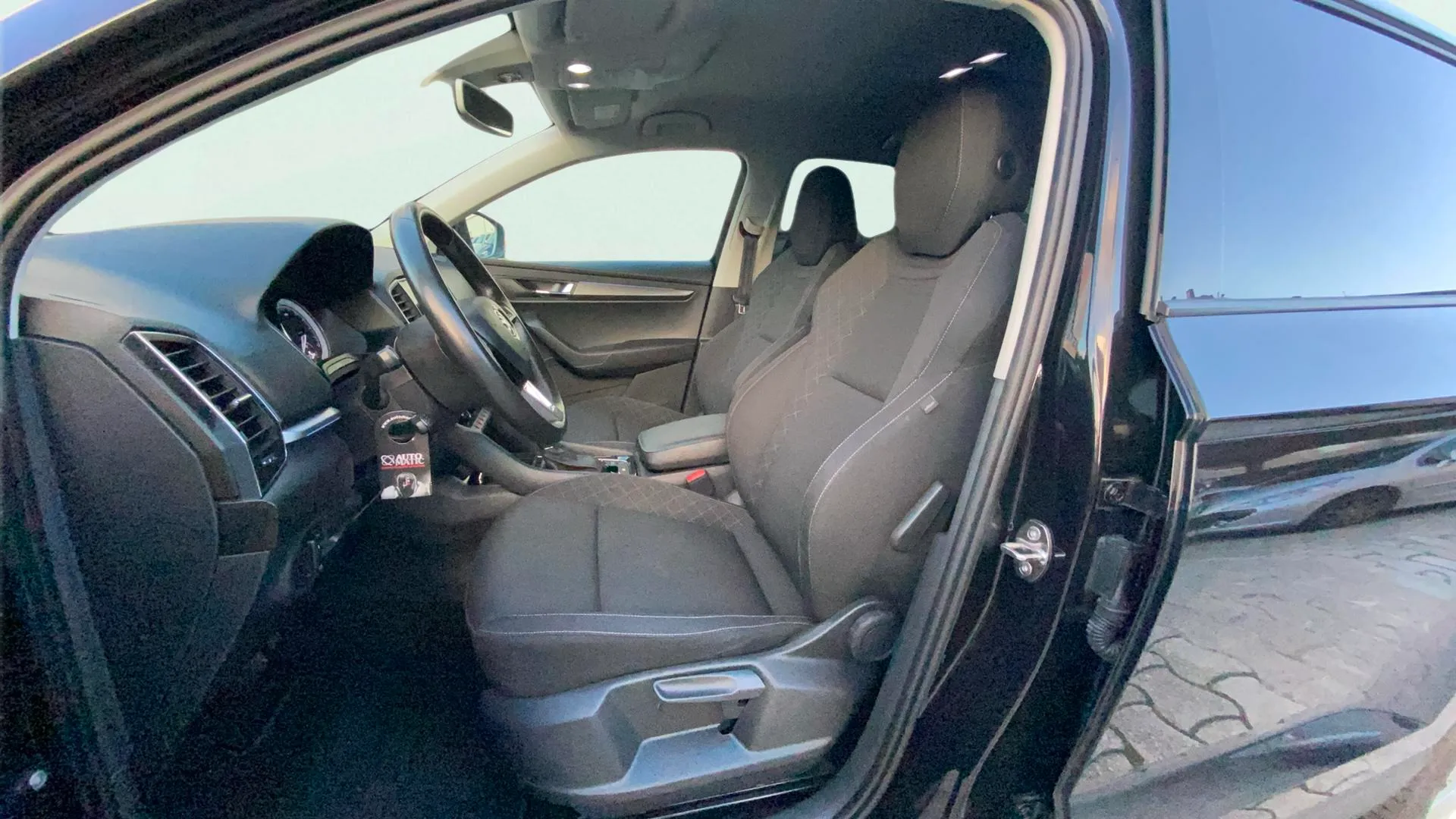 Škoda Karoq 1.6 TDI DSG Ambition - foto 18