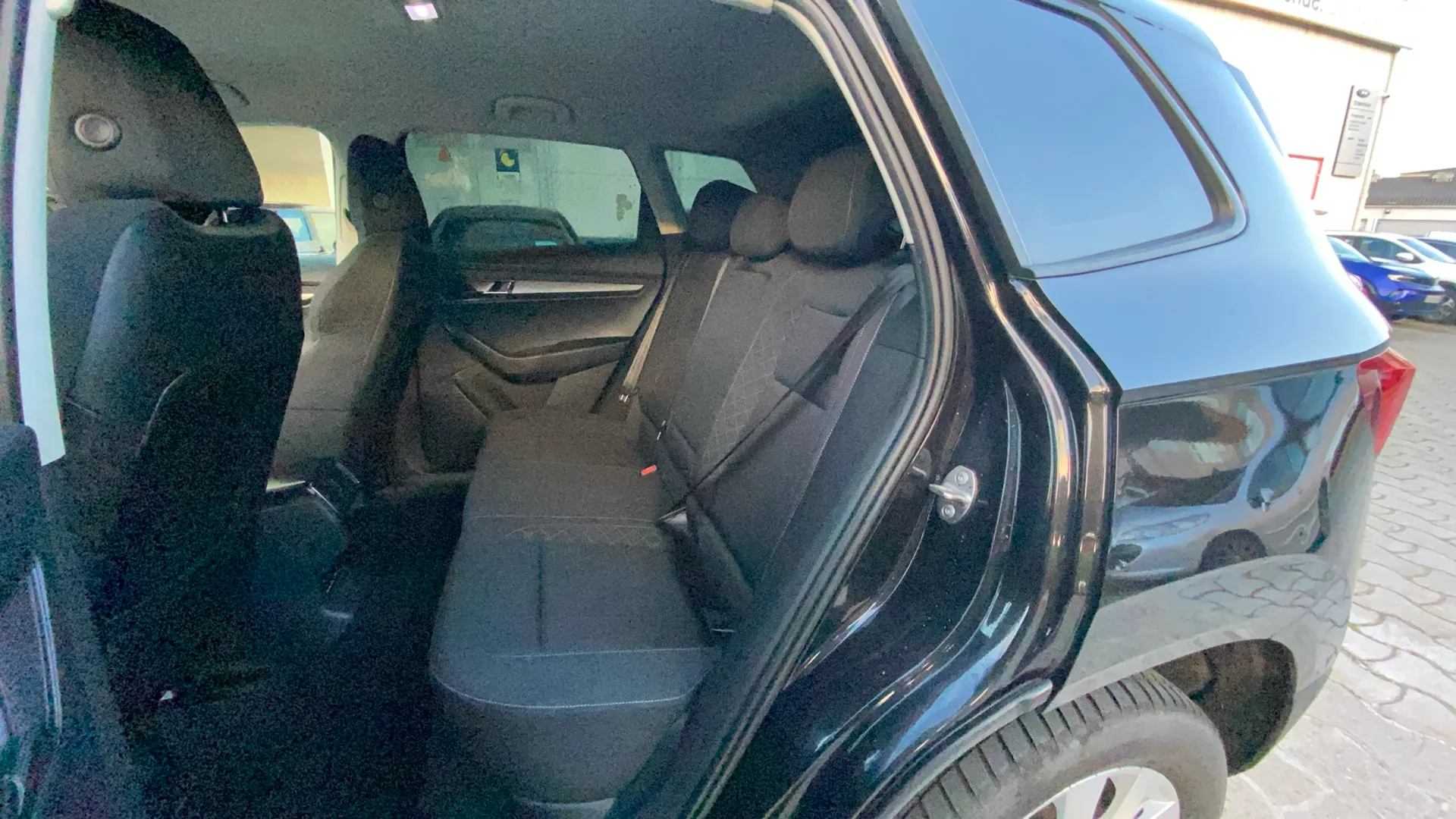 Škoda Karoq 1.6 TDI DSG Ambition - foto 19