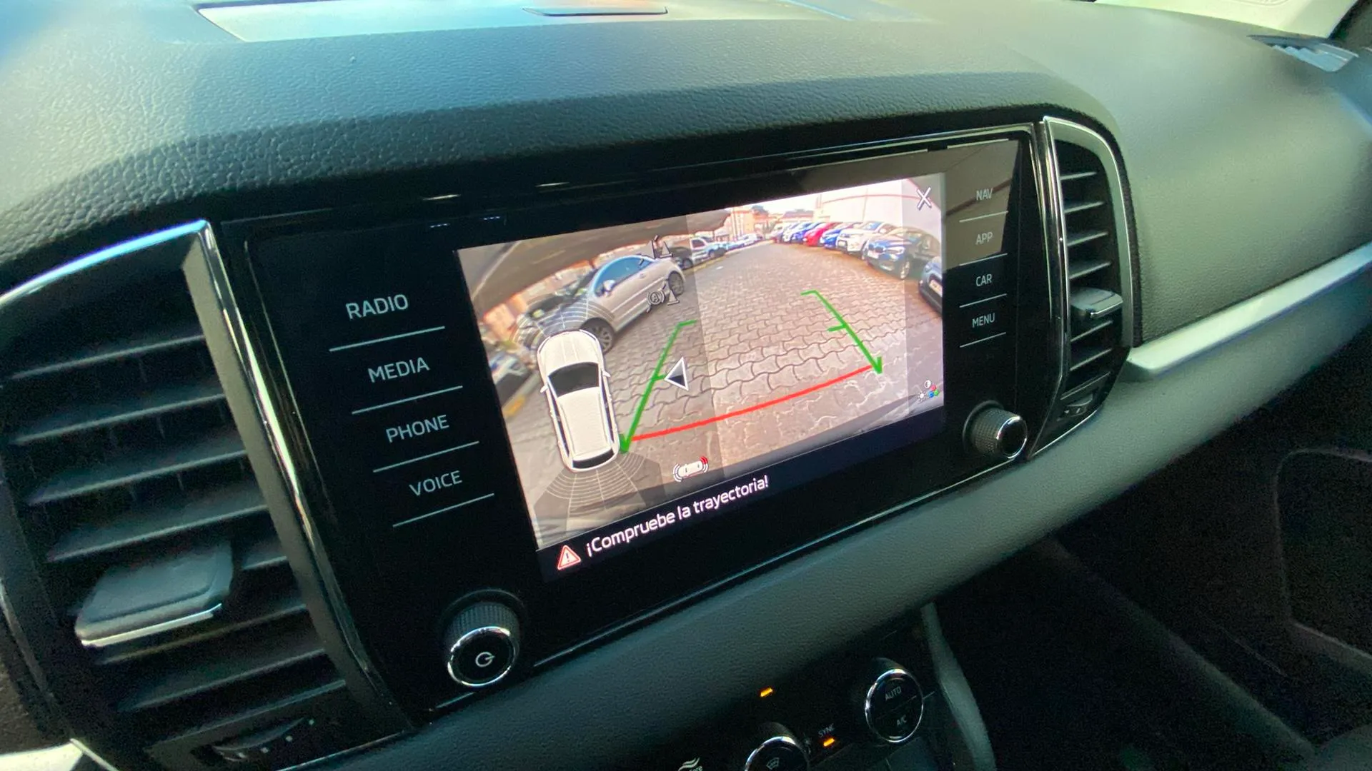 Škoda Karoq 1.6 TDI DSG Ambition - foto 15