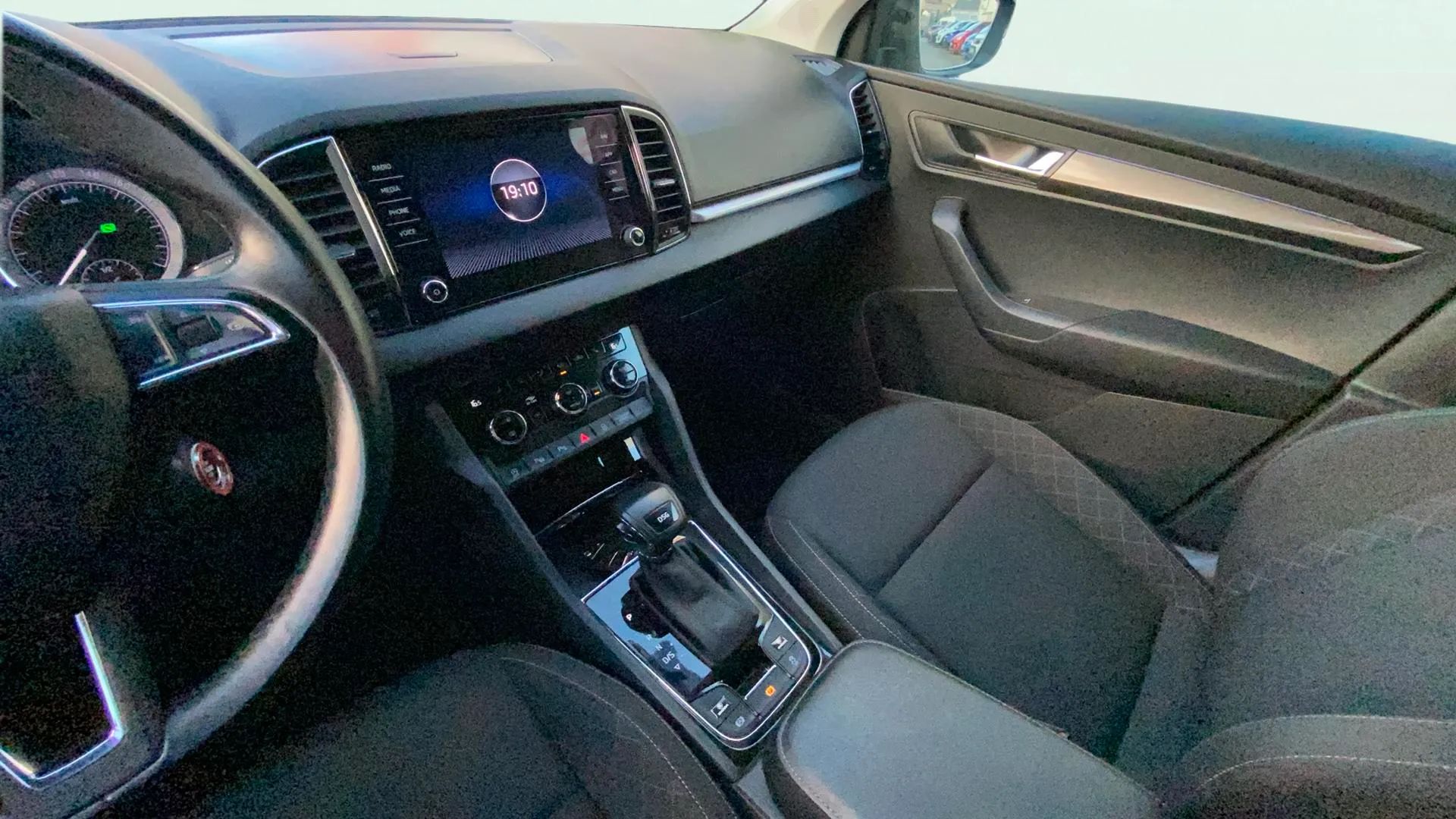Škoda Karoq 1.6 TDI DSG Ambition - foto 13