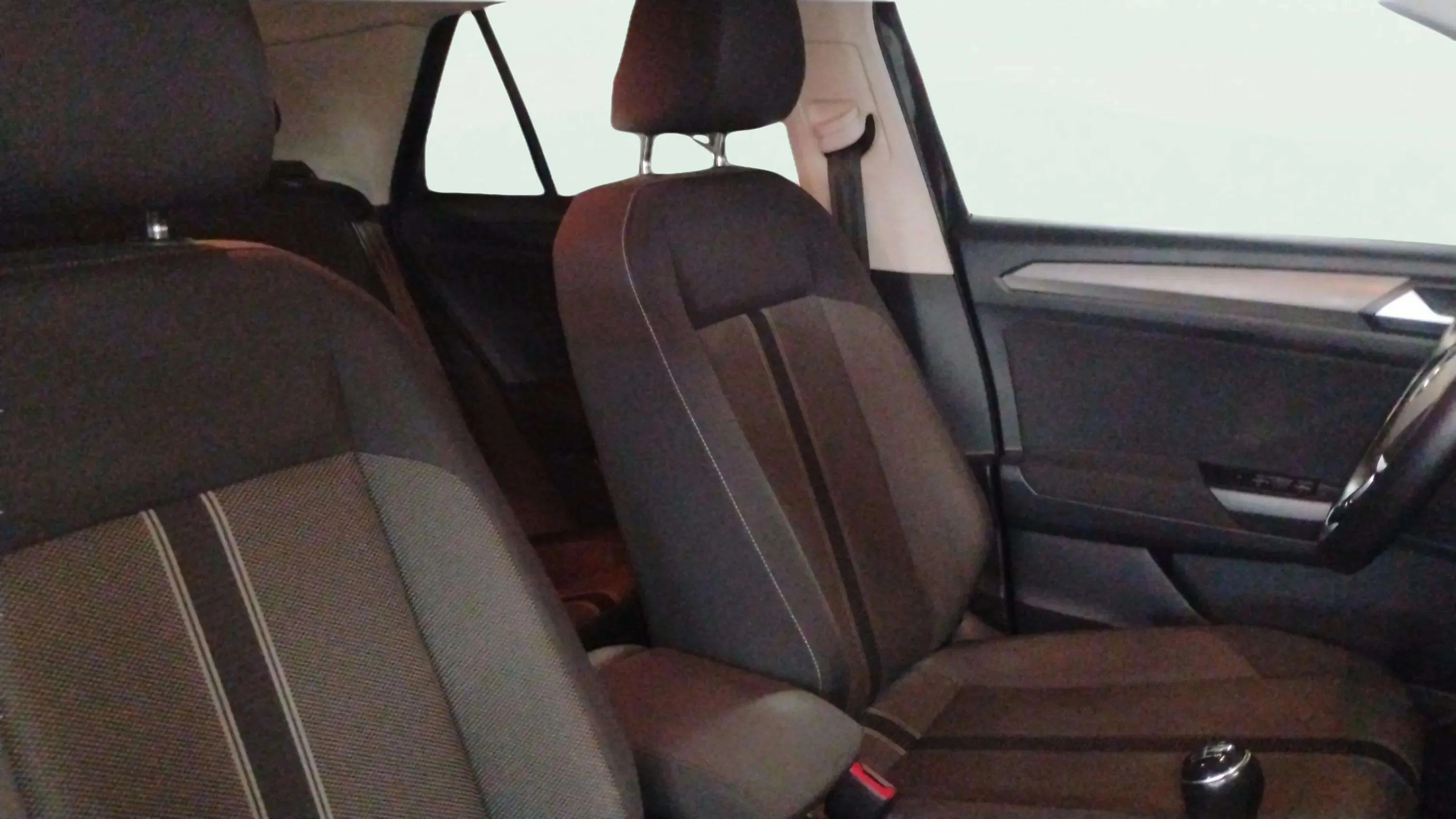 Volkswagen T-Roc Advance R-Line 1.0 TSI - foto 11