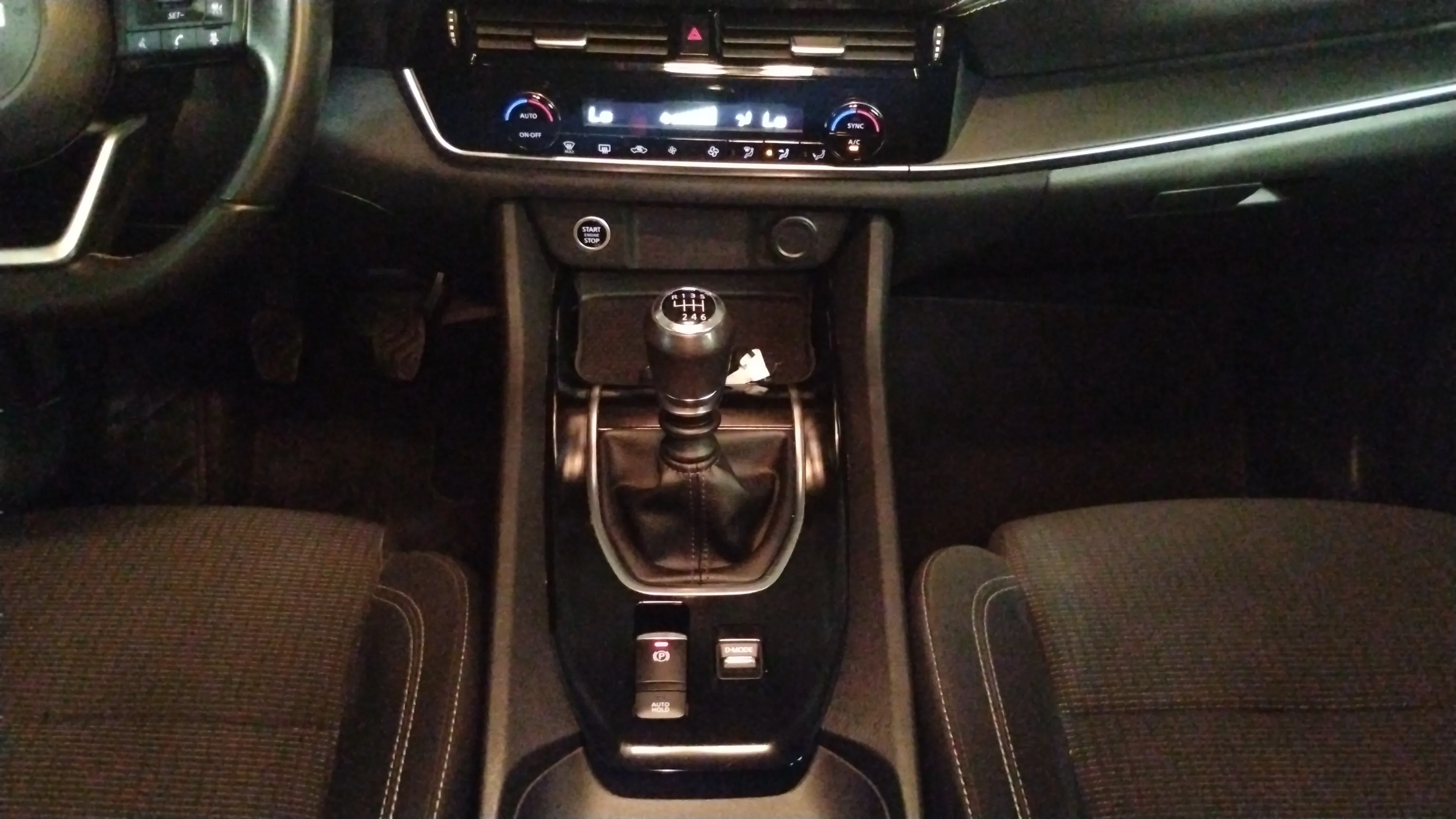 Nissan Qashqai DIG-T mHEV 4x2 Acenta - foto 9