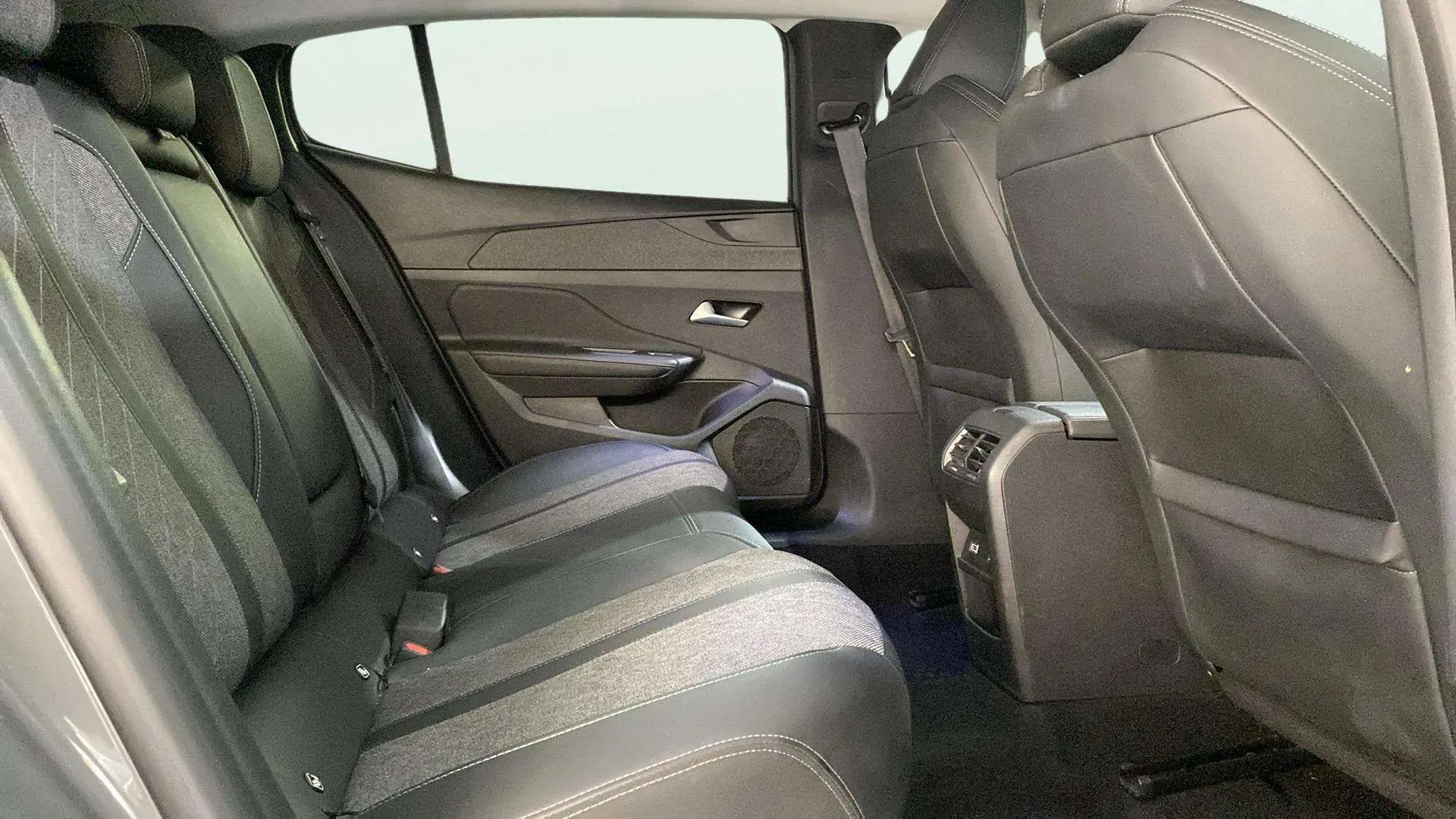Peugeot 408 Allure PHEV 180 e-EAT8 - foto 13