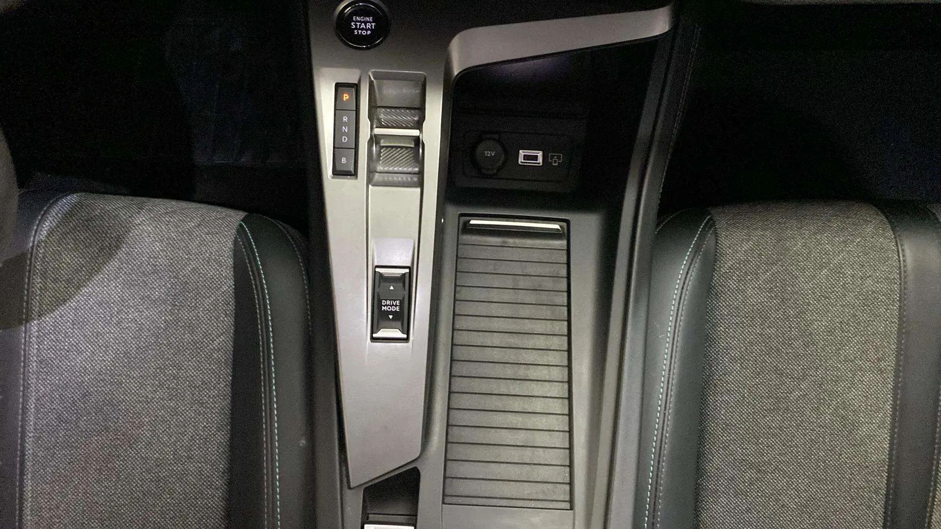 Peugeot 408 Allure PHEV 180 e-EAT8 - foto 17