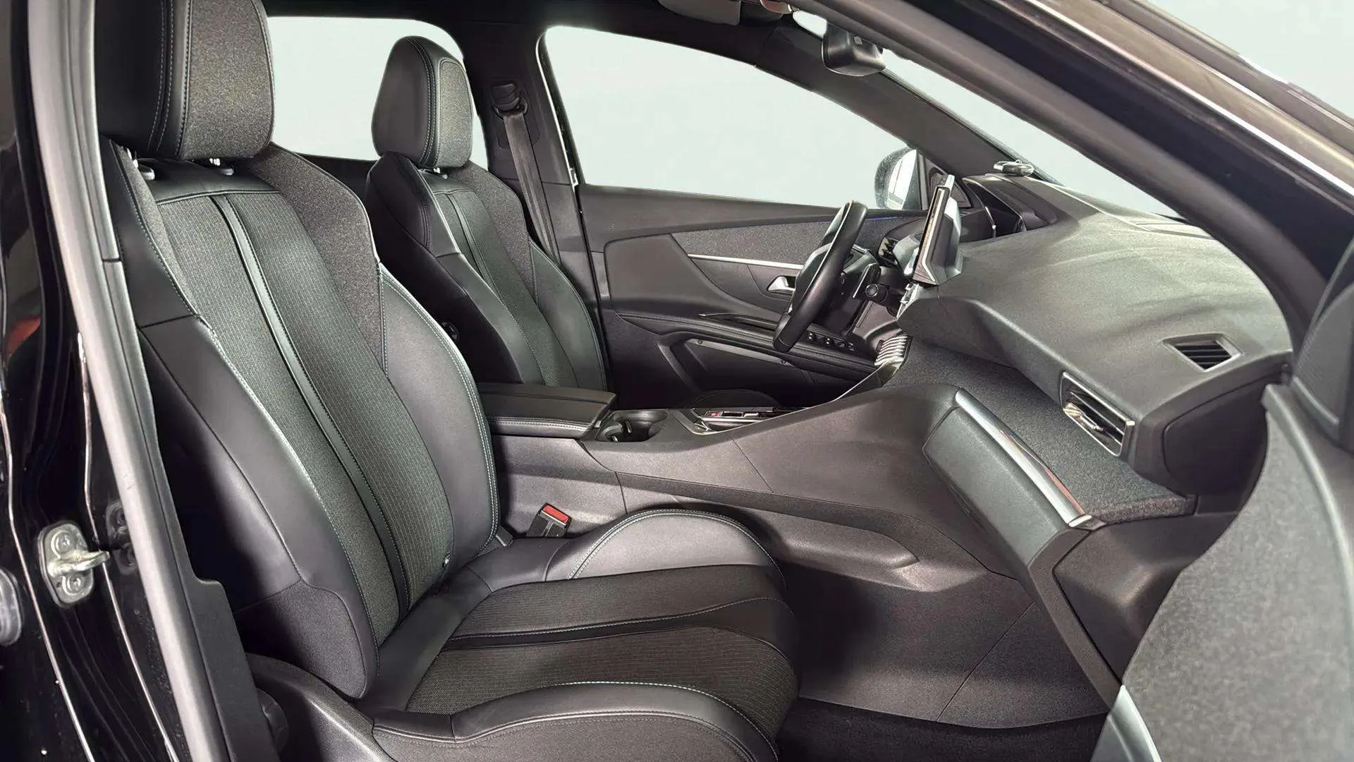 Peugeot 3008 225 e-EAT8 Allure Pack - foto 24