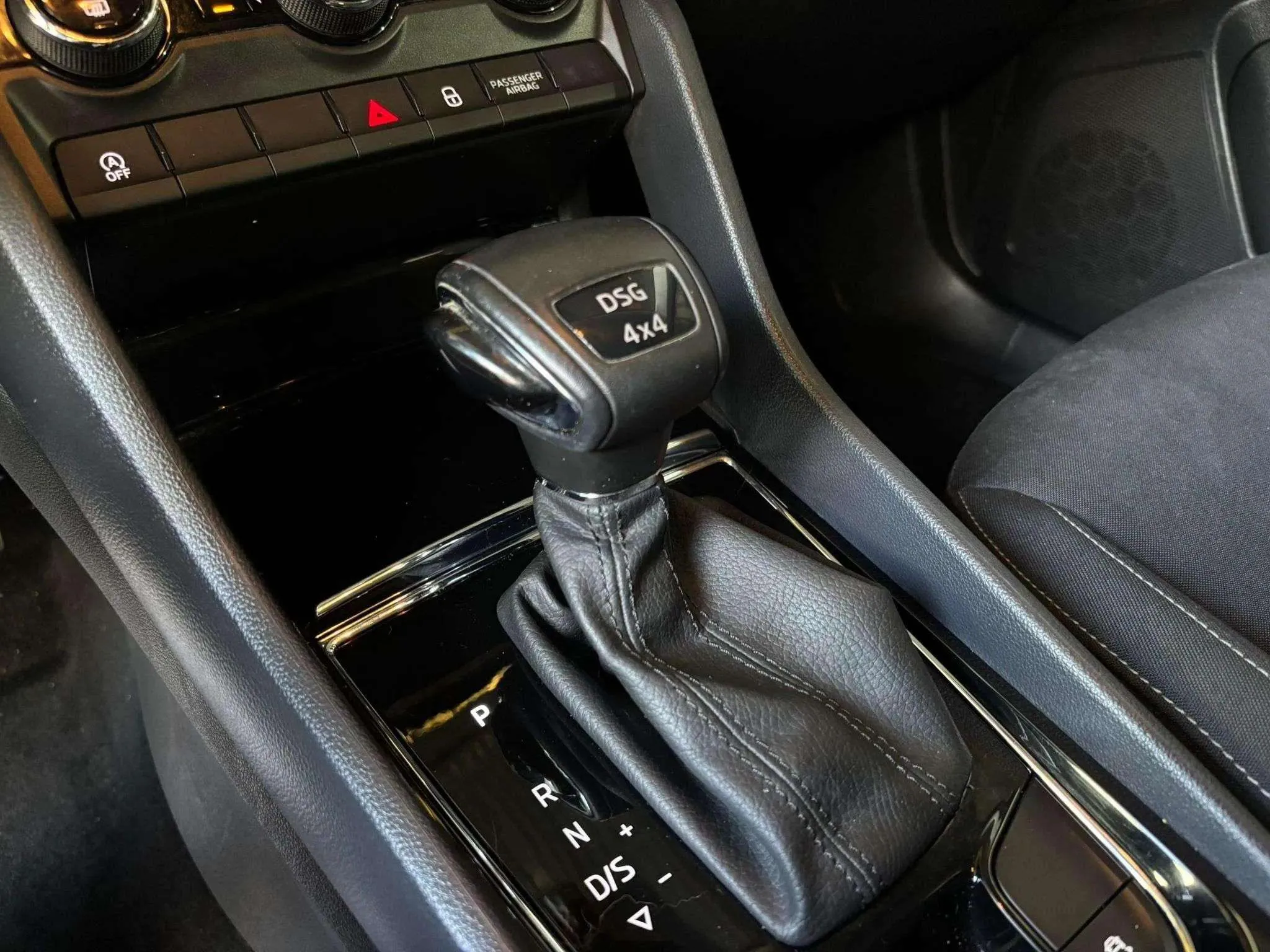 Škoda Karoq 2.0 TDI DSG 4x4 Ambition - foto 19