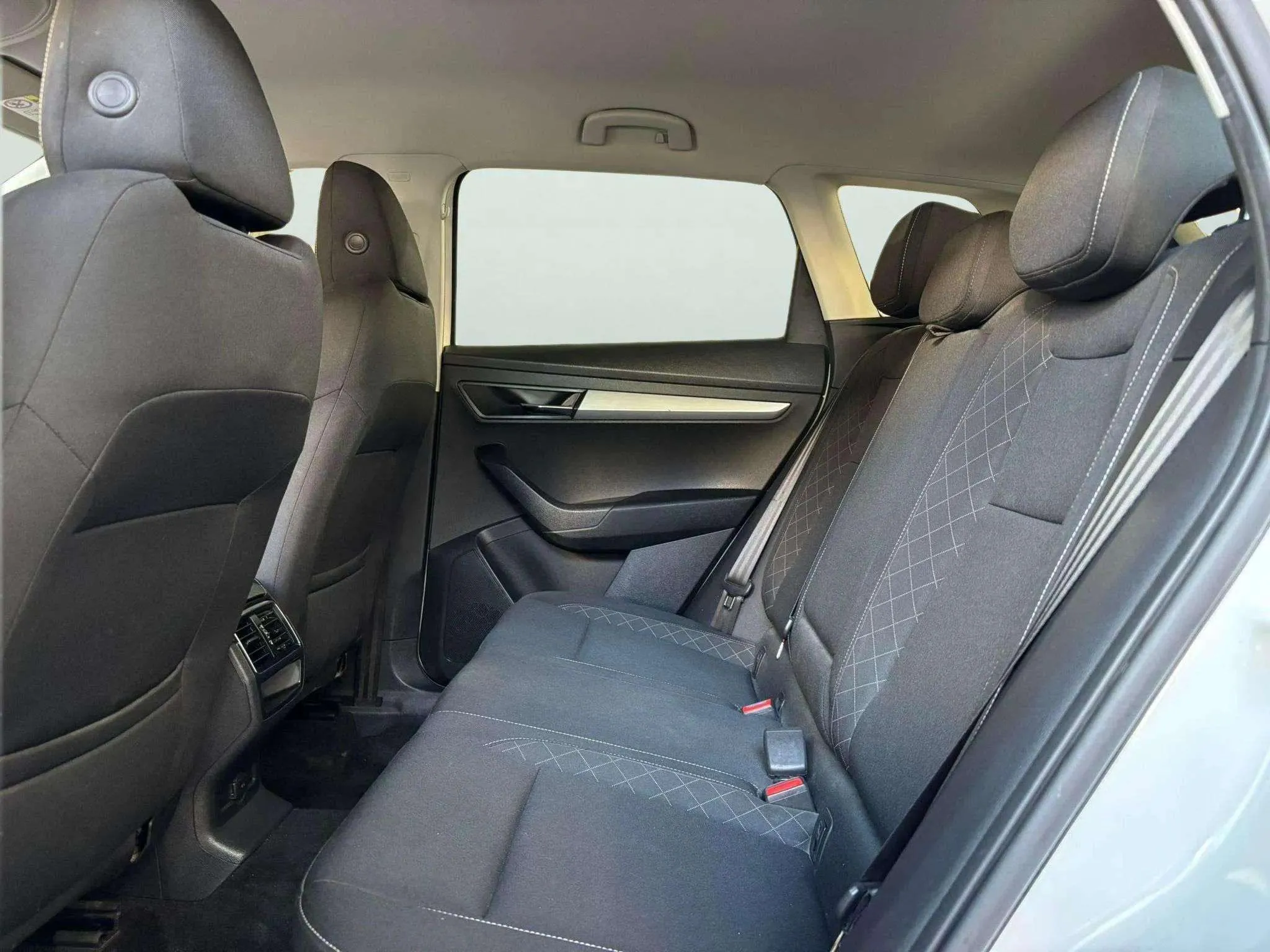 Škoda Karoq 2.0 TDI DSG 4x4 Ambition - foto 14