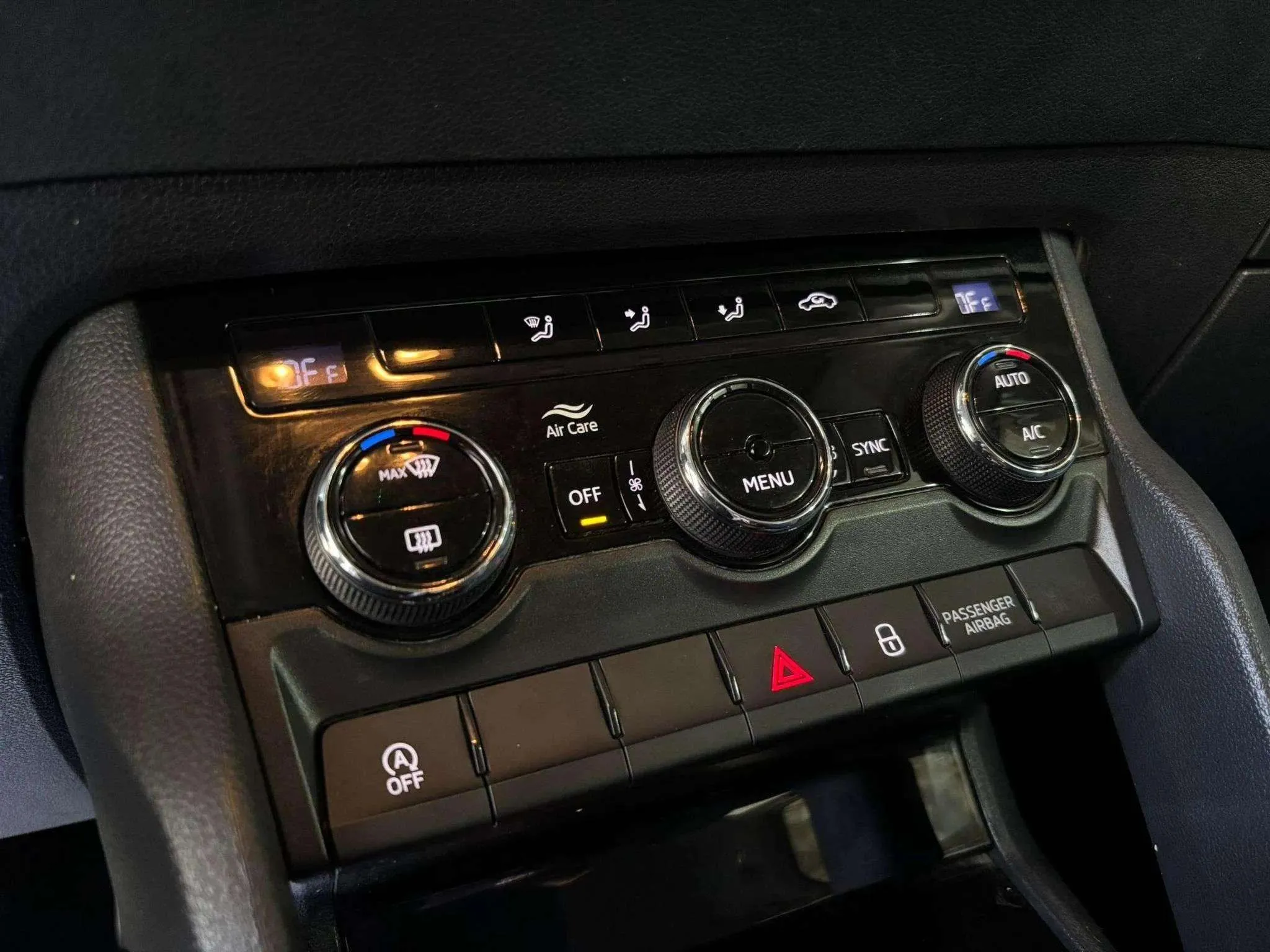 Škoda Karoq 2.0 TDI DSG 4x4 Ambition - foto 16