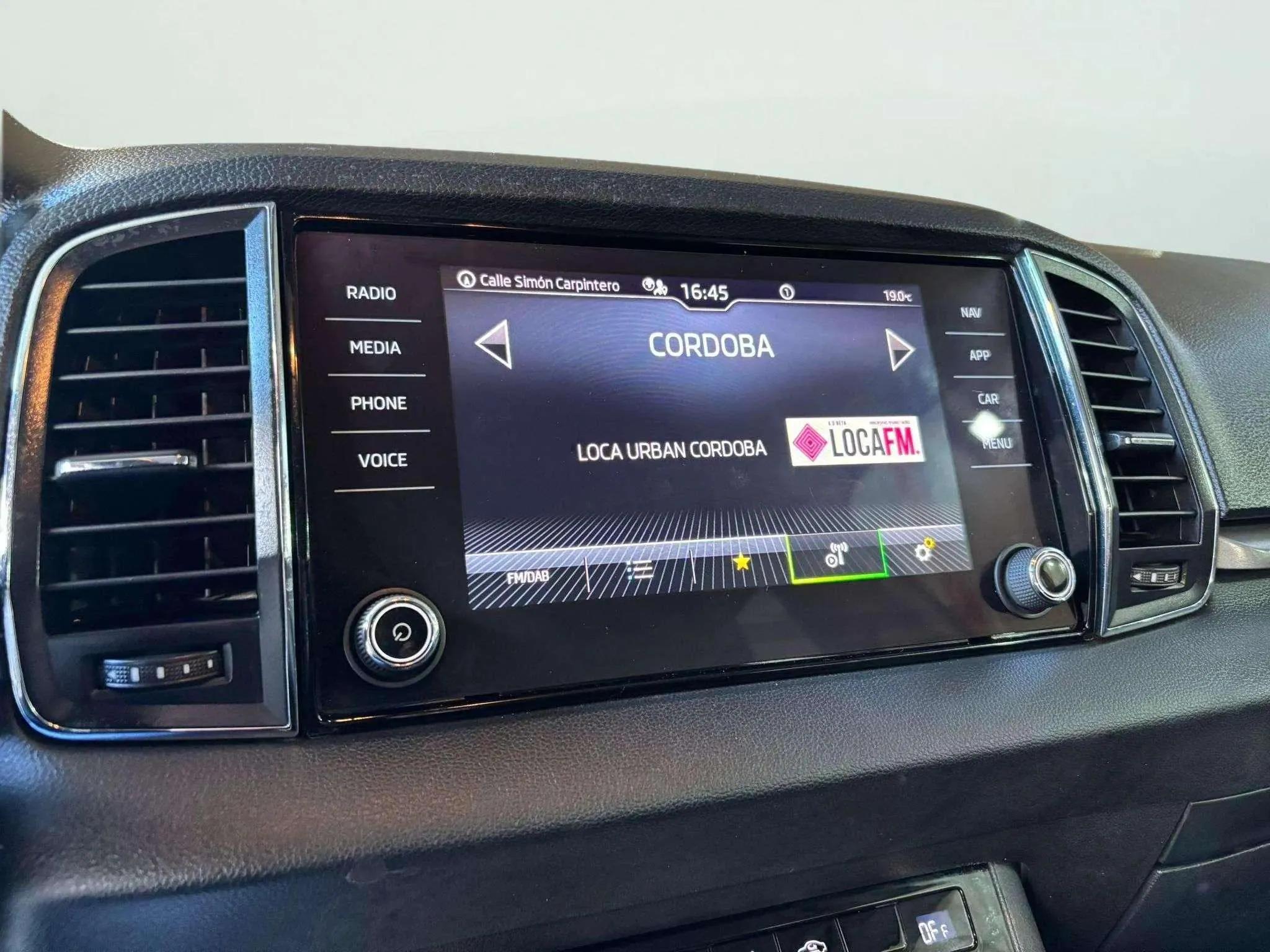 Škoda Karoq 2.0 TDI DSG 4x4 Ambition - foto 18