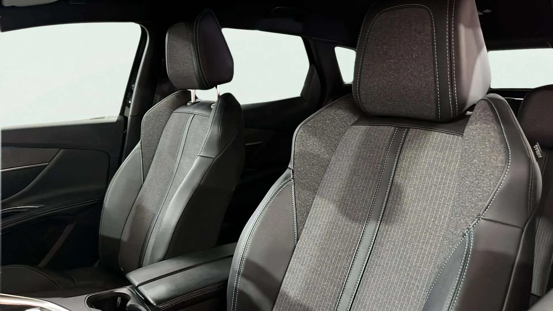 Peugeot 3008 225 e-EAT8 Allure Pack - foto 29