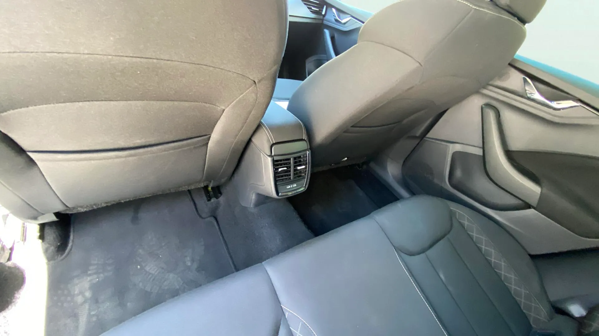 Škoda Scala 1.0 TSI Ambition - foto 19