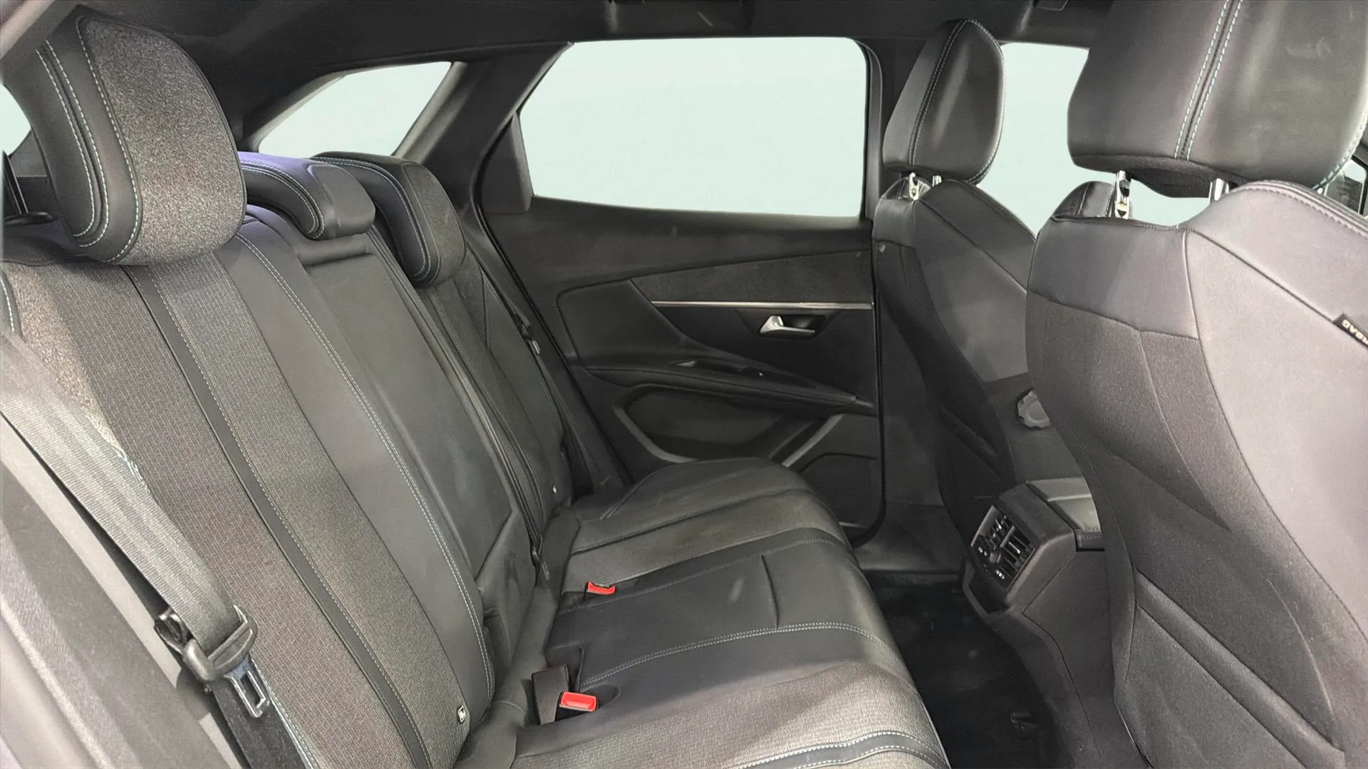 Peugeot 3008 1.2 Allure Pack eDCS6 - foto 14