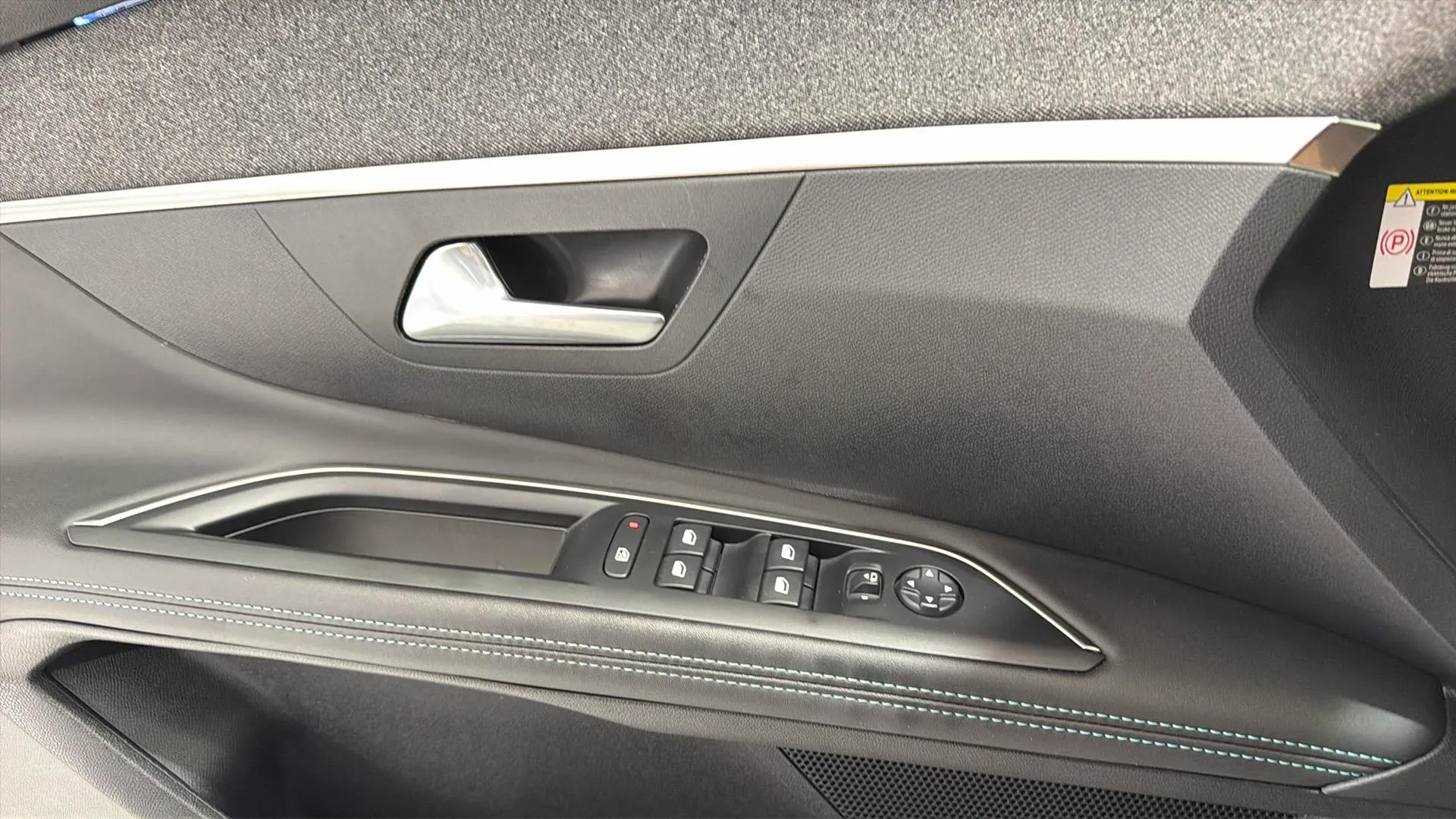 Peugeot 3008 1.2 Allure Pack eDCS6 - foto 18