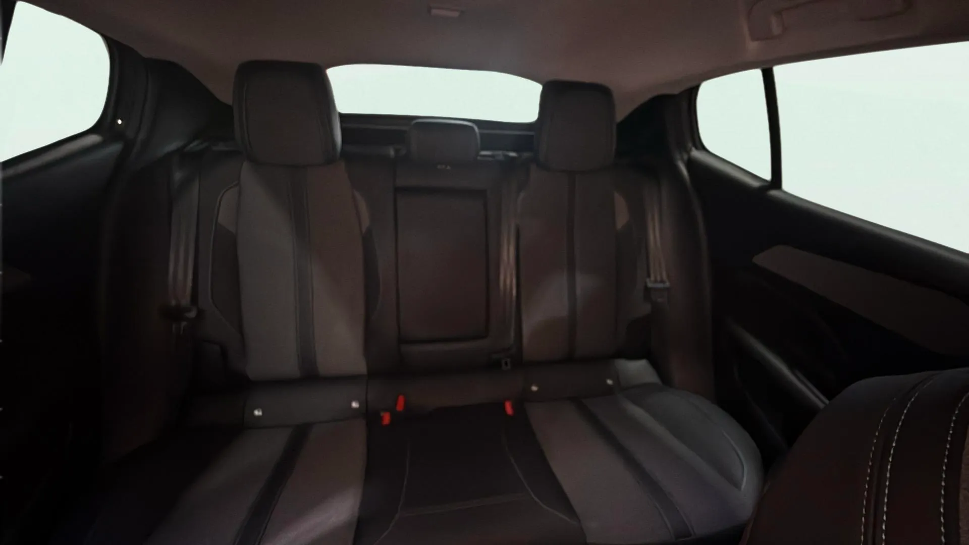 Peugeot 408 Allure Hybrid 145 eDCS6 - foto 11