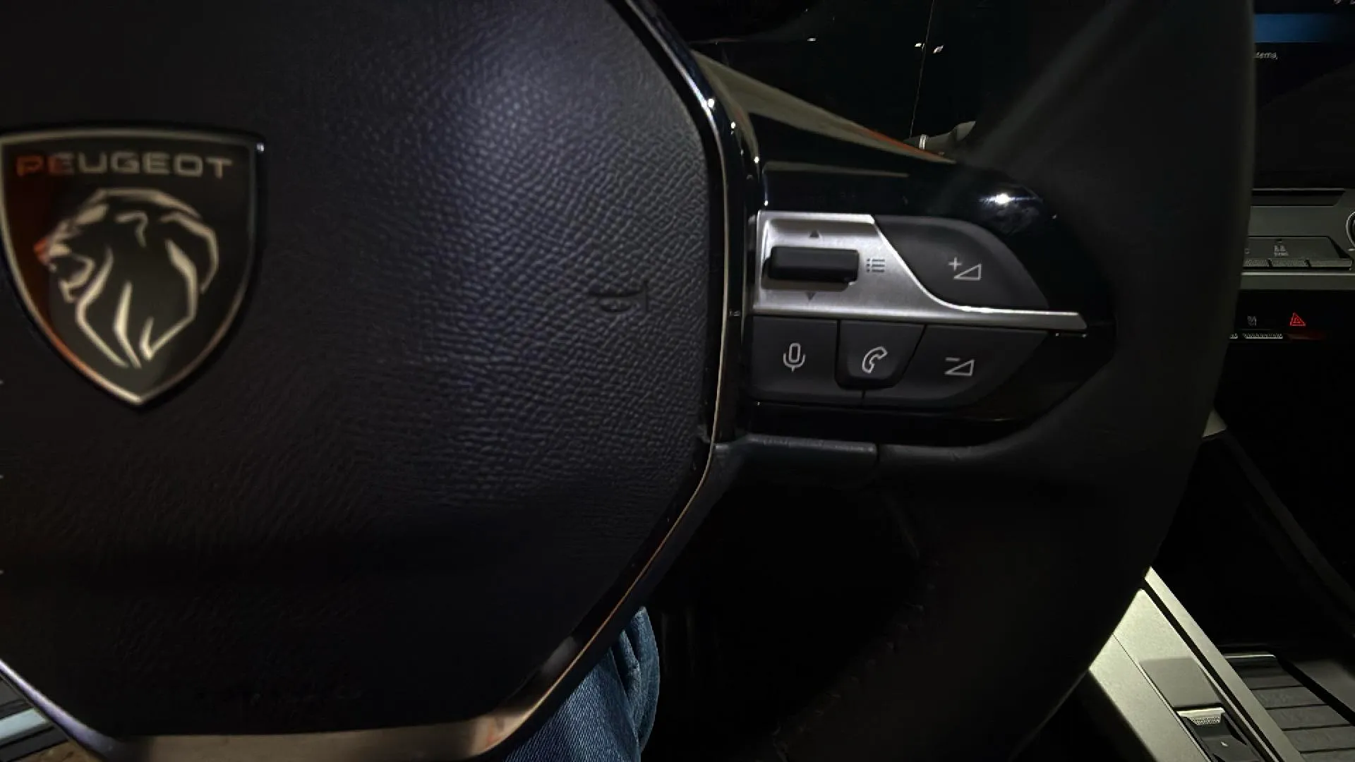 Peugeot 408 Allure Hybrid 145 eDCS6 - foto 14