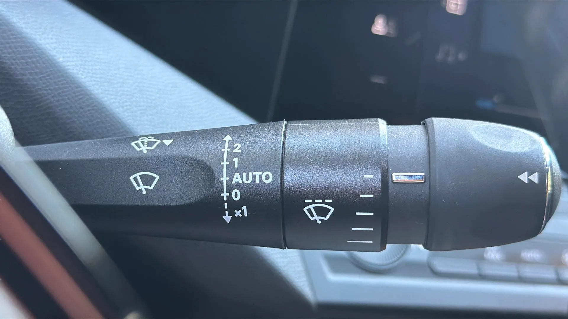 Peugeot 408 Allure Hybrid 145 eDCS6 - foto 22