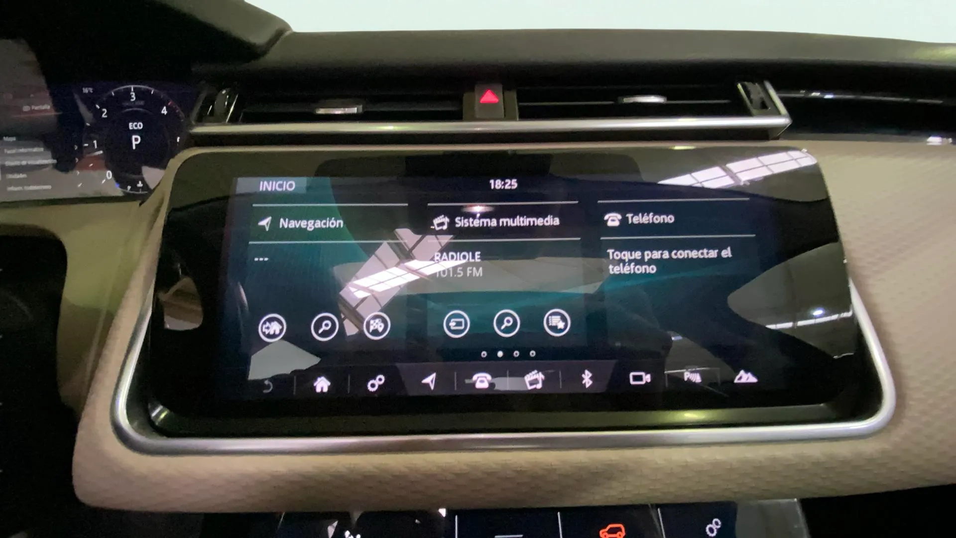 Land Rover Range Rover Velar 2.0D D240 SE 4WD - foto 18