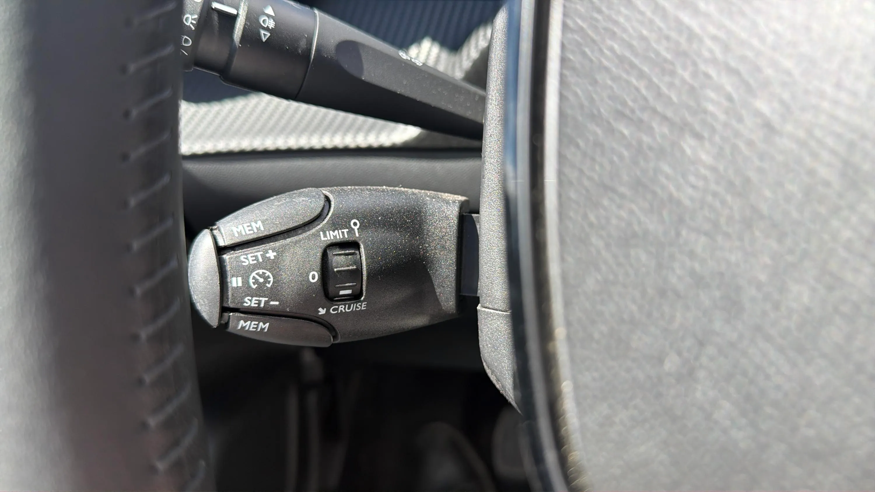 Peugeot 208 Allure Gasolina 100 - foto 17