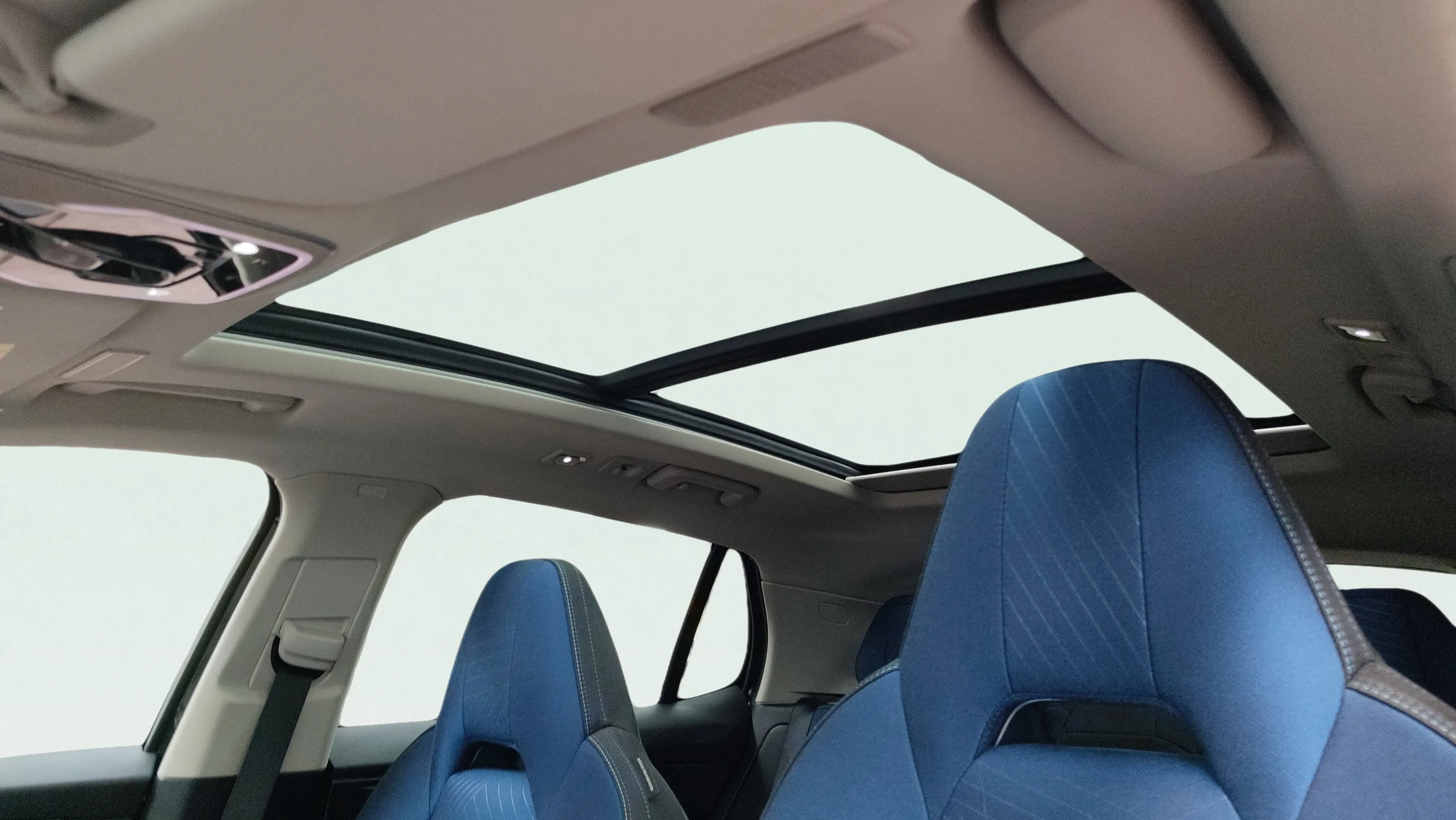 Lynk & Co 01 1.5 PHEV - foto 16