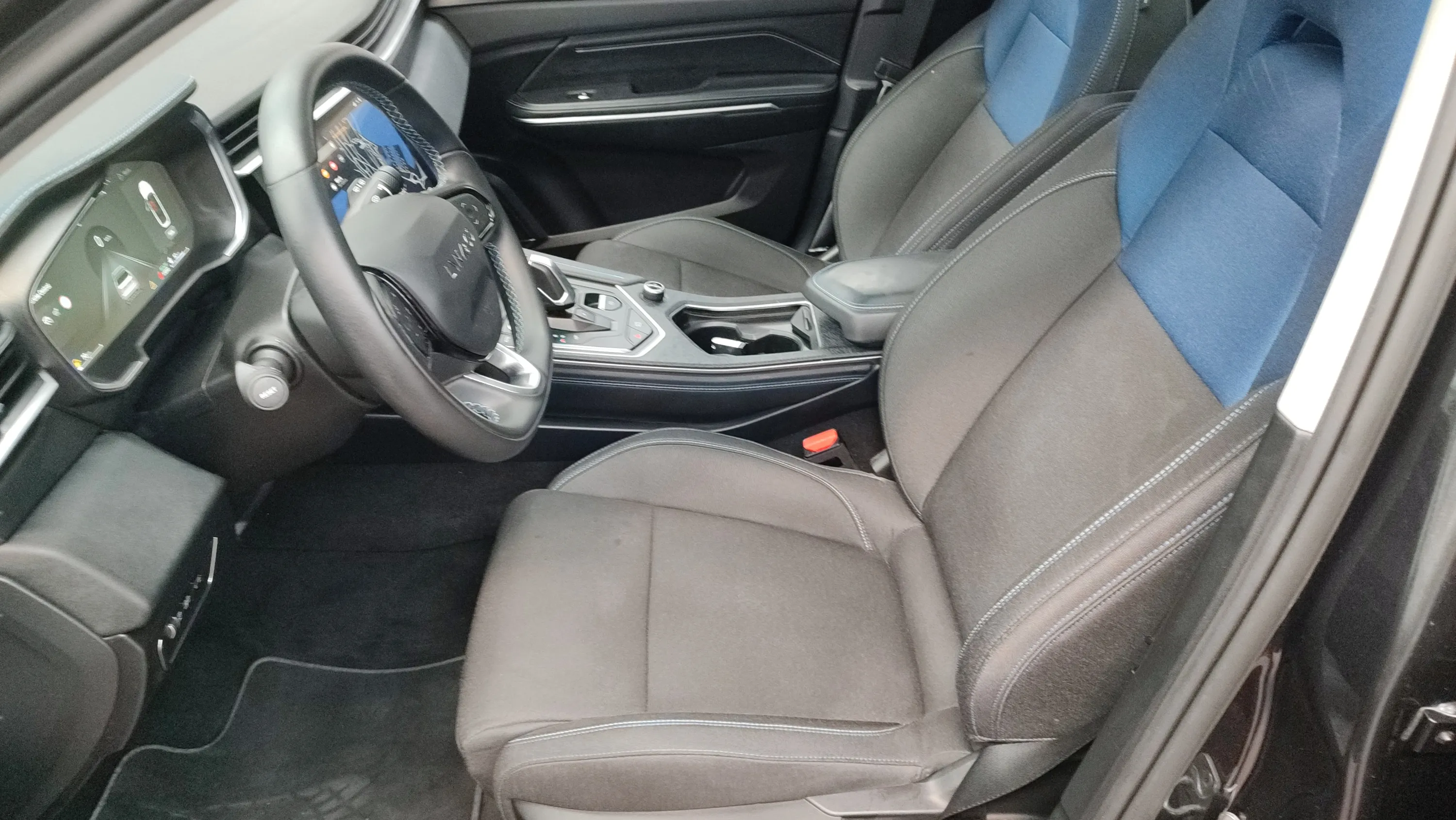 Lynk & Co 01 1.5 PHEV - foto 25