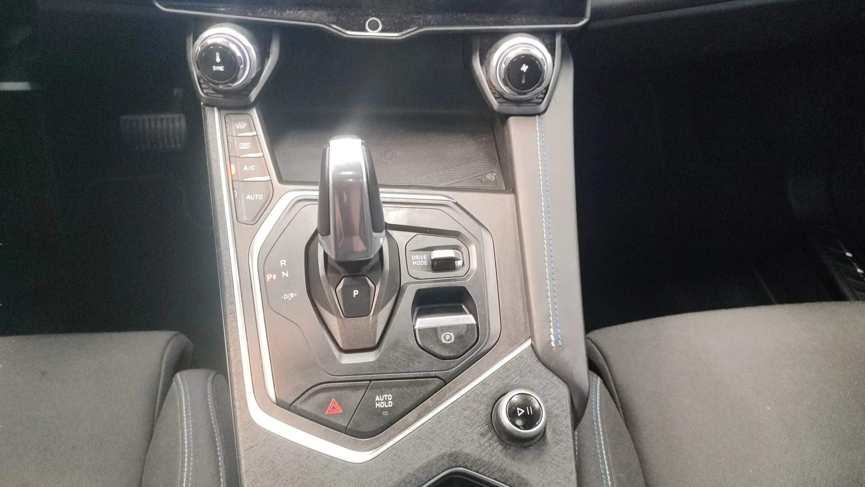 Lynk & Co 01 1.5 PHEV - foto 18